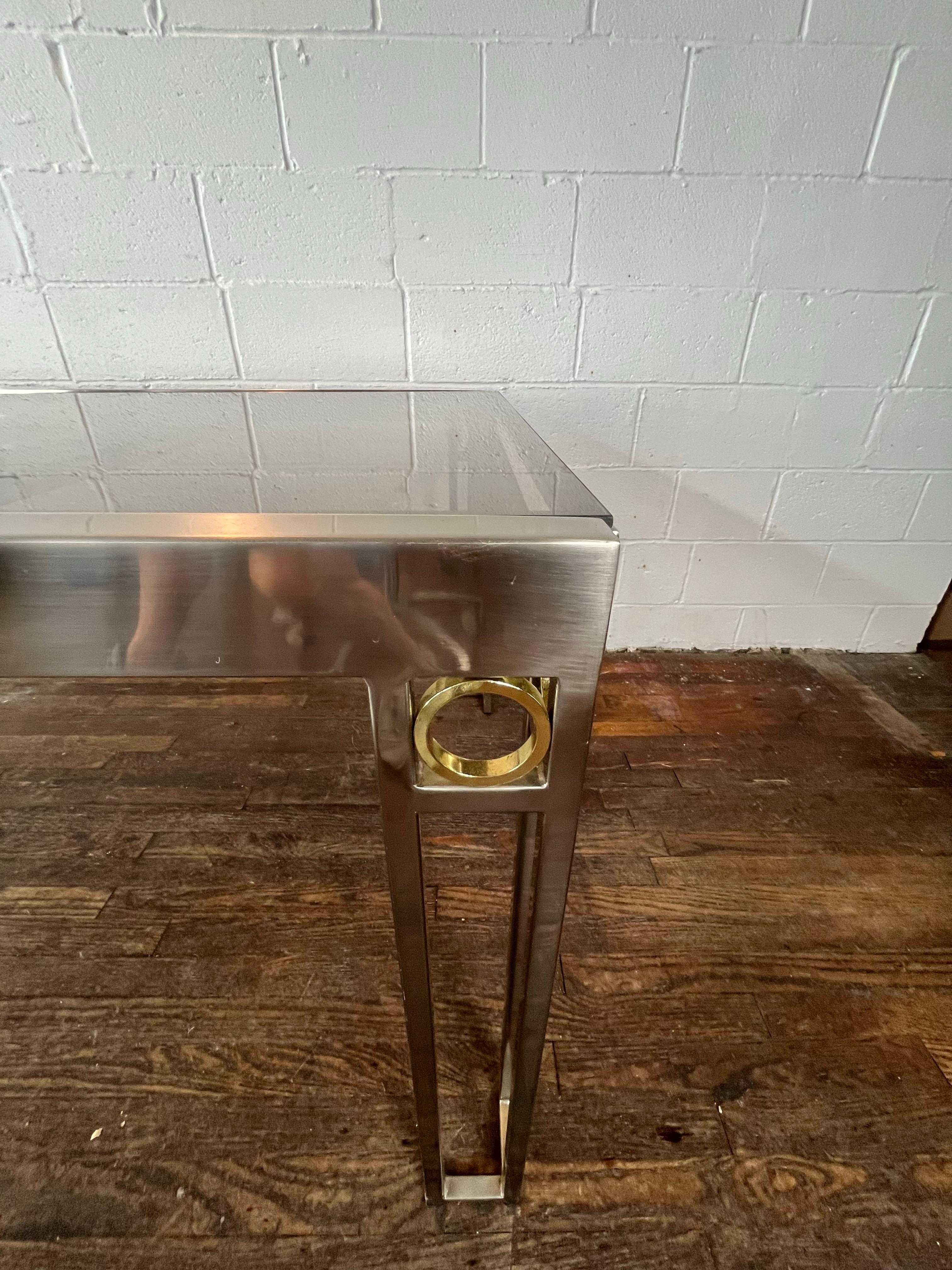 Brossé Table à manger extensible moderne en nickel brossé et laiton chromé en vente