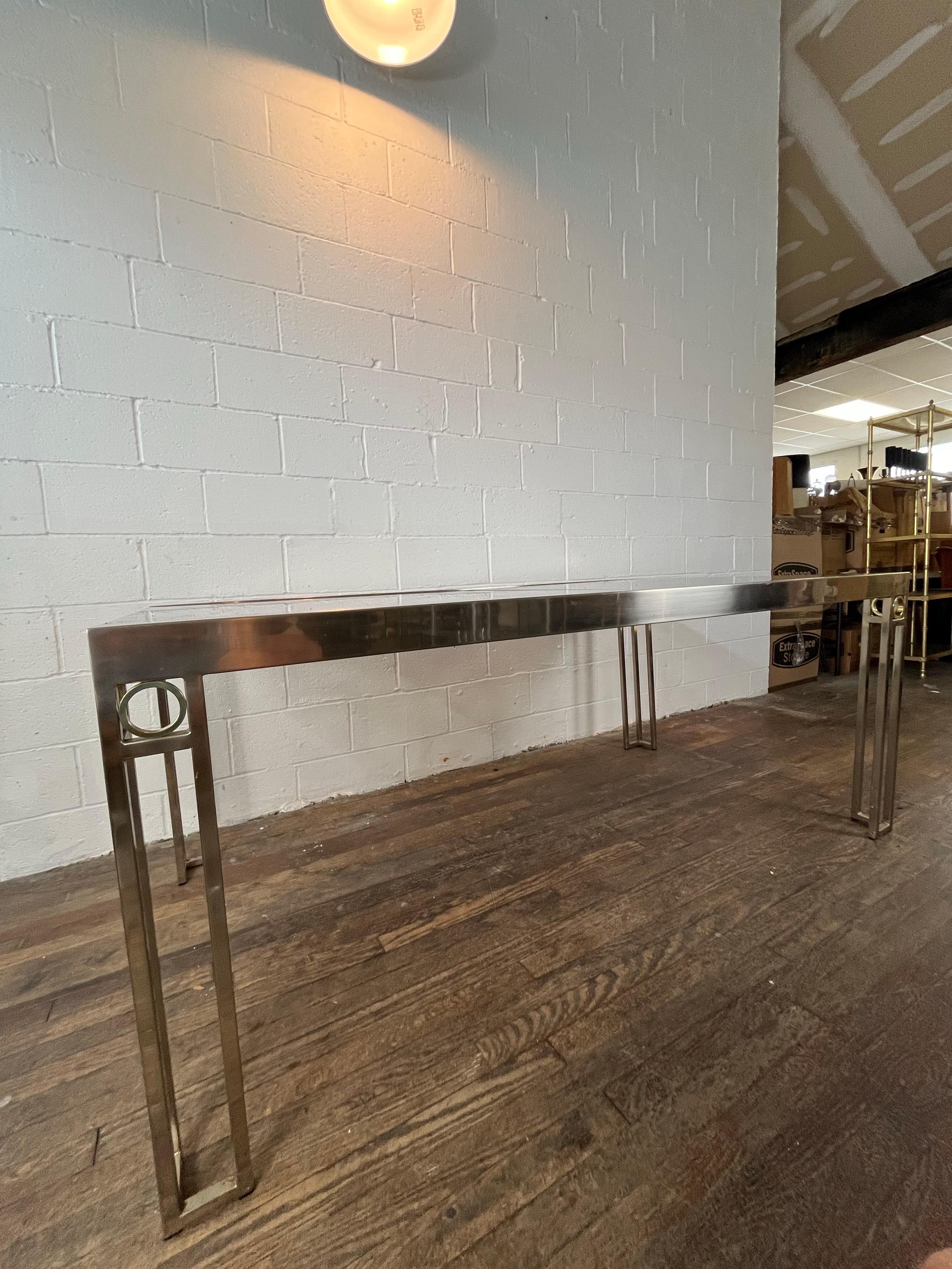 20ième siècle Table à manger extensible moderne en nickel brossé et laiton chromé en vente