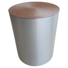 Moderner zylindrischer Beistelltisch aus gebürstetem Nickel