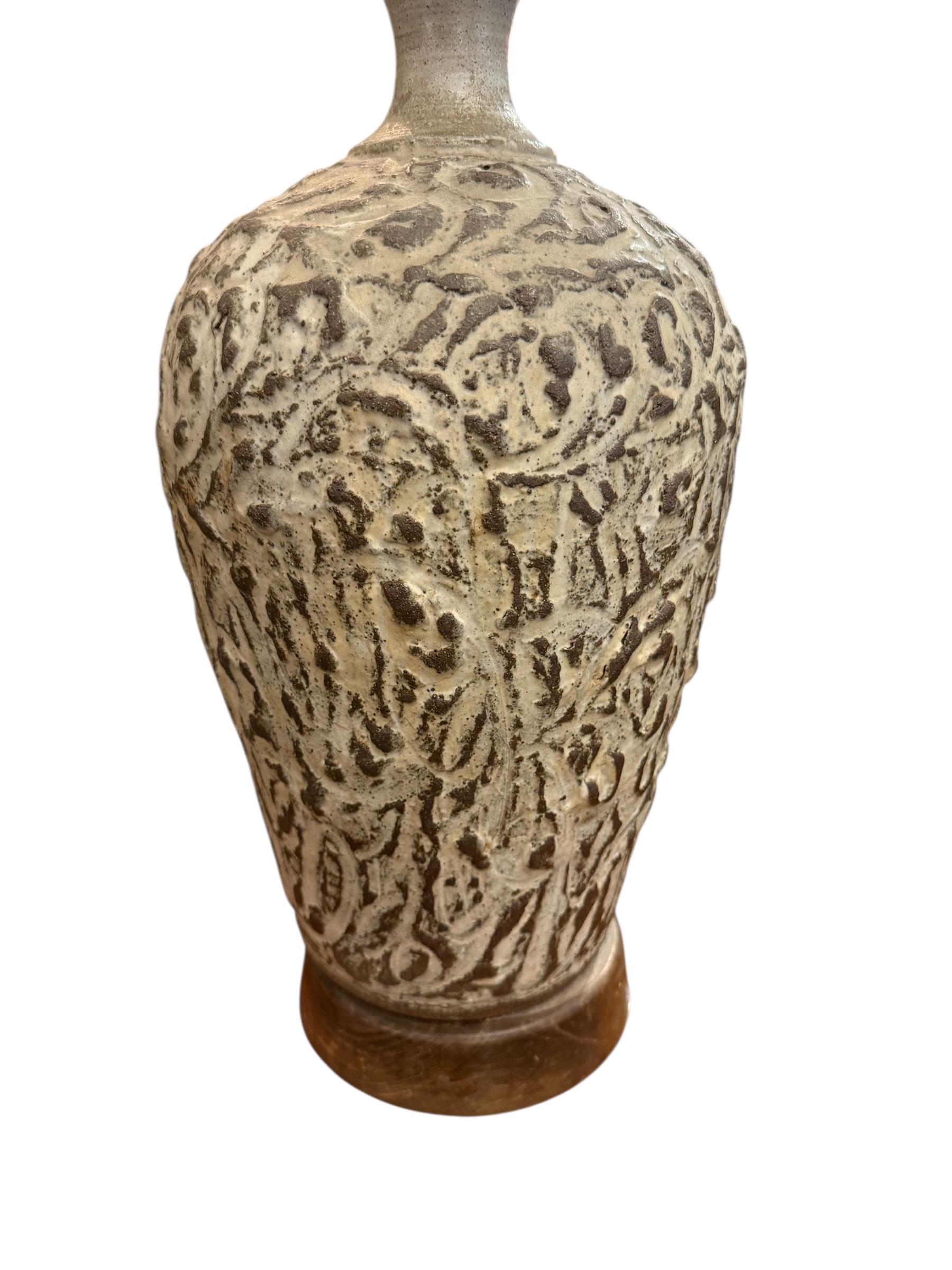 Lampe de table moderne de forme brutaliste en argile Bon état - En vente à Pasadena, CA