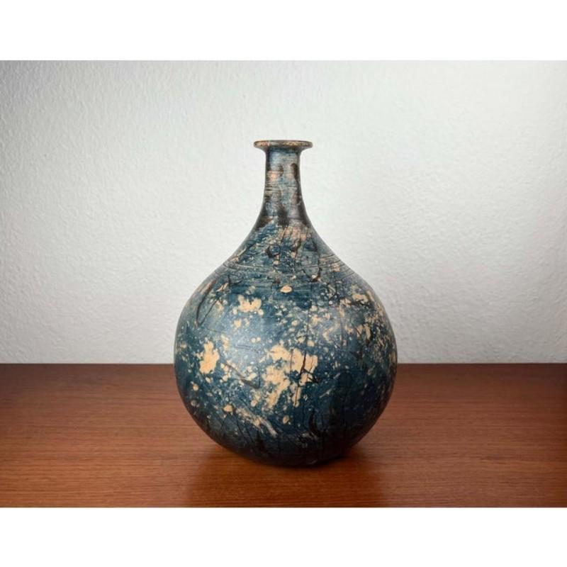 Moderne brutalistische deutsche Studio Pottery Vase von Gerhard Liebenthron, 1975 im Angebot 3