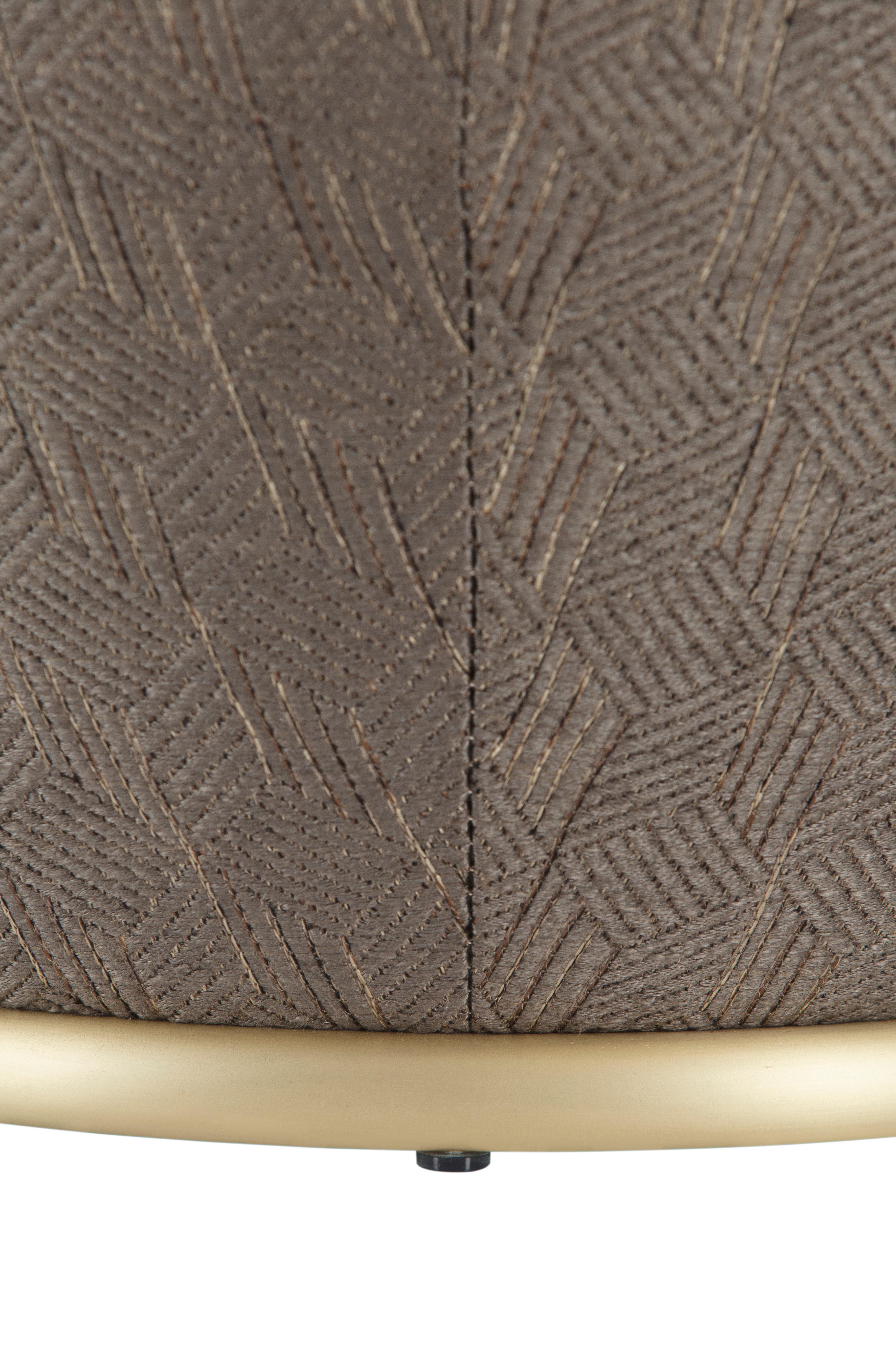 Pouf Buba, Collezione Modern, realizzato a mano in Portogallo - Europa da GF Modern.

Un comodo sgabello pouf con un tocco mediterraneo. Rivestita in tessuto marrone a fantasia, Buba corrisponde al suo nome. Destinato ad abbellire in qualsiasi