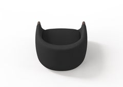 The Moderns Armchair in Black Boucle and Walnut (Fauteuil bulle moderne en bouclier noir et noyer)