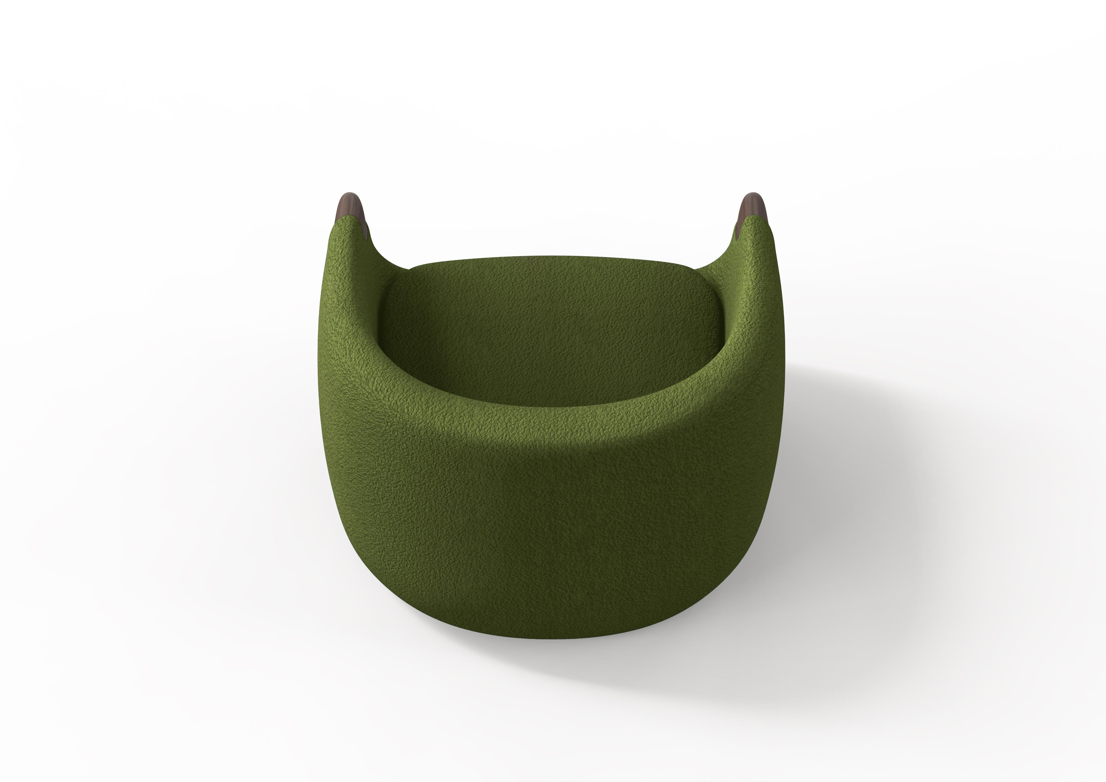 Bubble is a playful element. Its soft and organic shape is emphasized by the seat cushion embedded inside the shell. The cockpit shape aims to communicate great comfort, while its most characterizing detail, the solid wood handles that protrude from