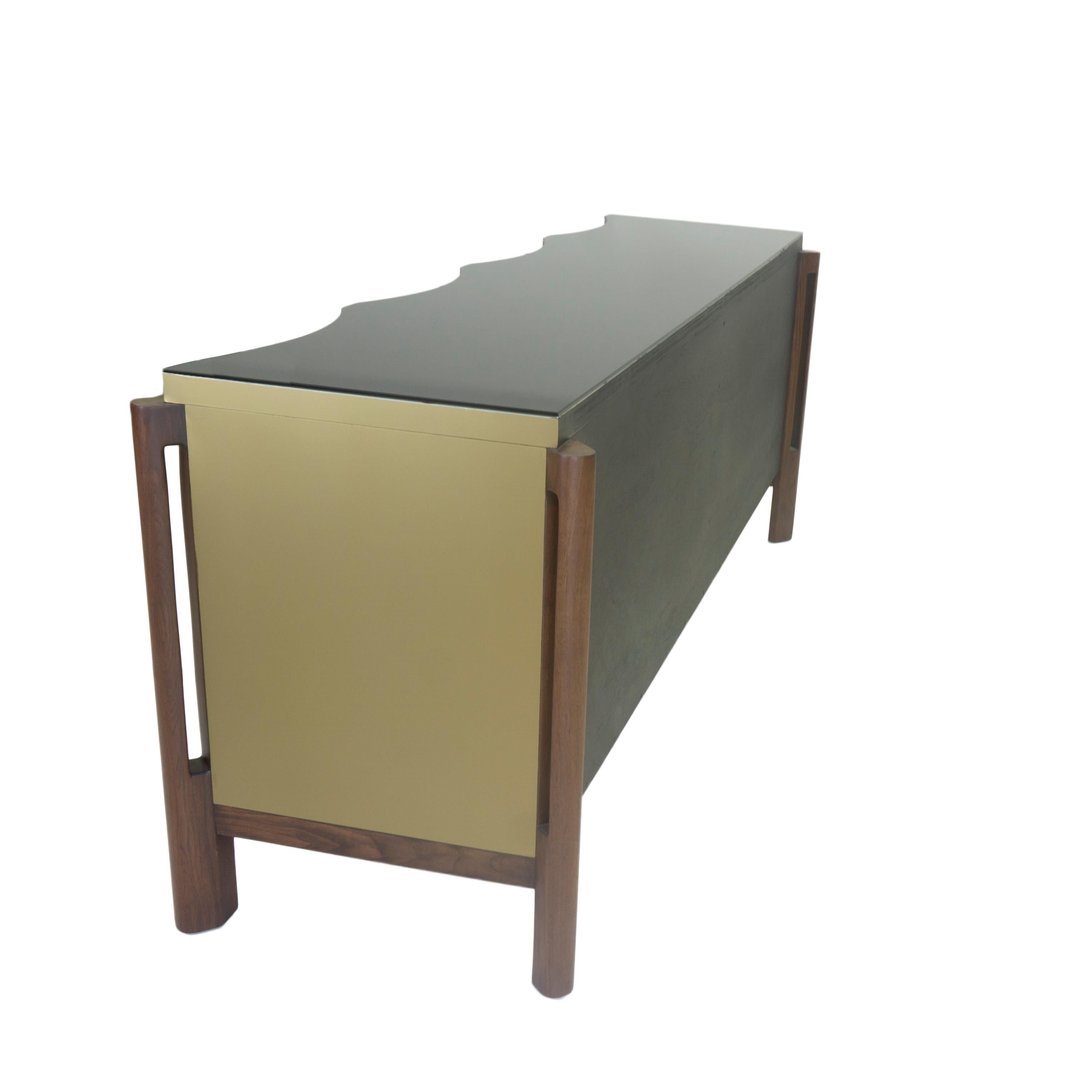 Modern Buffet Table with Glass Top and Scalloped Edge For Sale 1