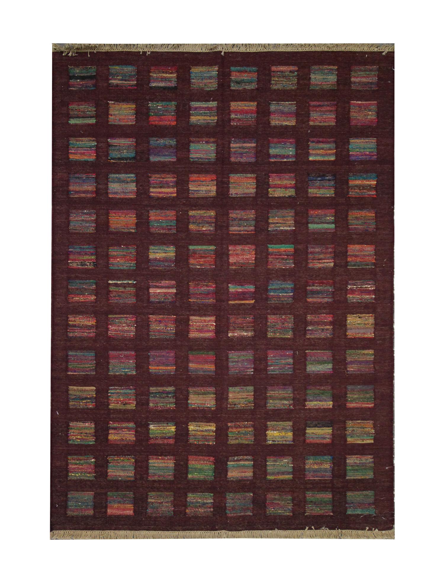 Moderner burgunderfarbener Kelimteppich Handgefertigter Teppich Wolle Flachgewebter Kelimteppich im Angebot
