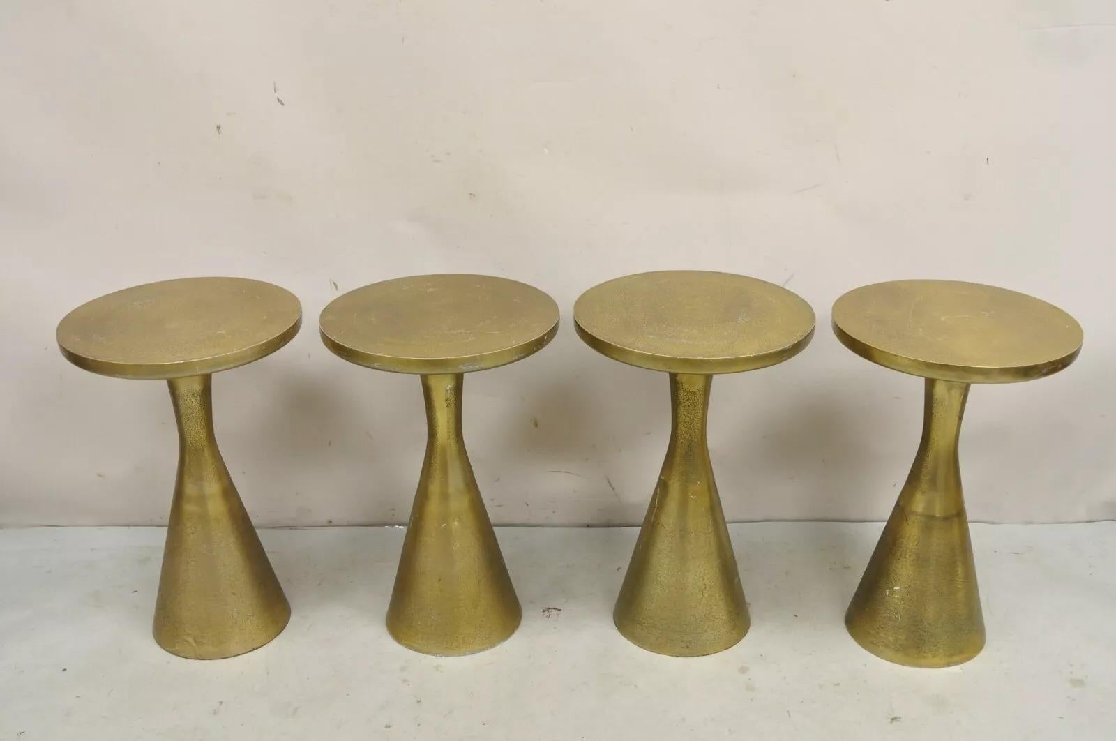 Moderner skulpturaler runder Beistelltisch aus brüniertem, gegossenem Metallguss und Goldguss – ein Paar 7