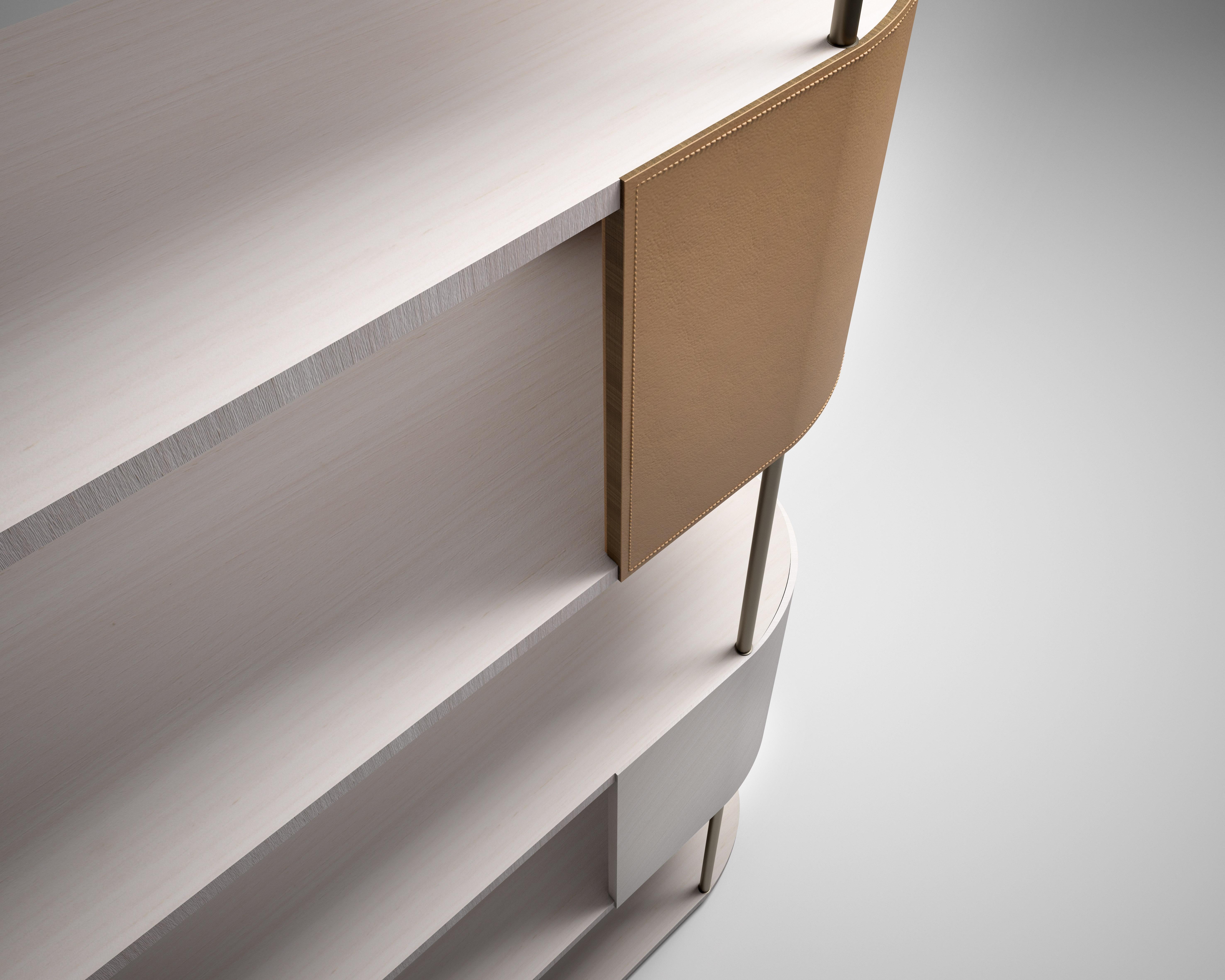 Modern von Carpanelli Gae, Bücherregal aus Holz und Leder (Italienisch) im Angebot