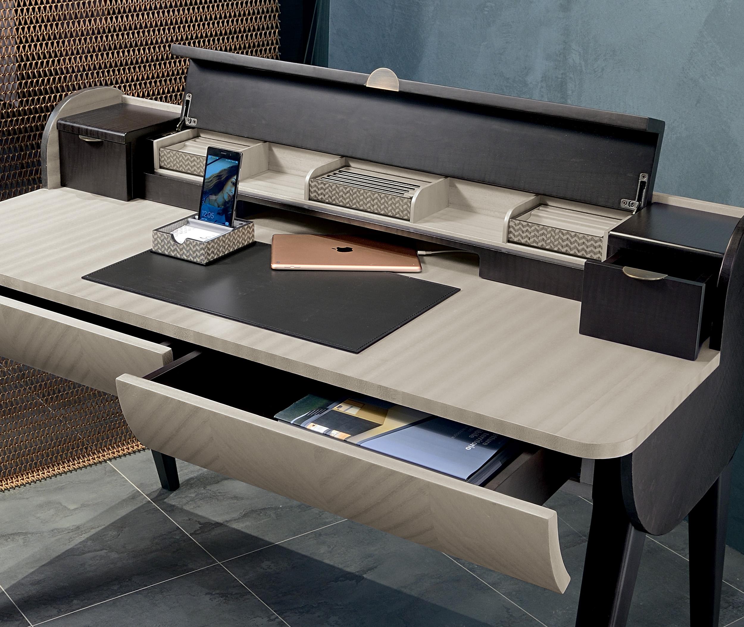 Italian Modern by Giuseppe Carpanelli 2019 Desk Pama and Sycomoro Wood For Sale