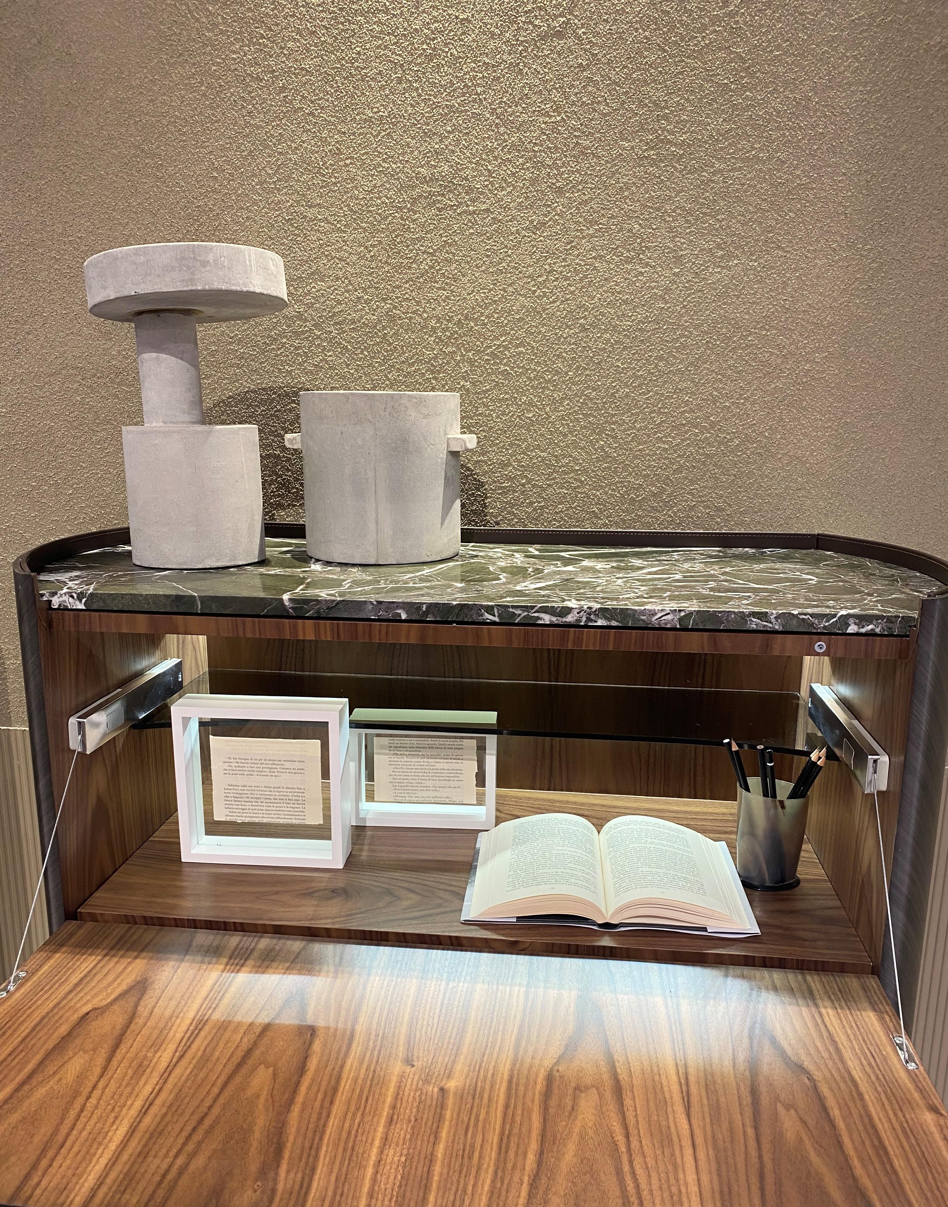 Moderne Buffet moderne Alfea de Giuseppe Carpanelli avec rabat et plateau en marbre en vente