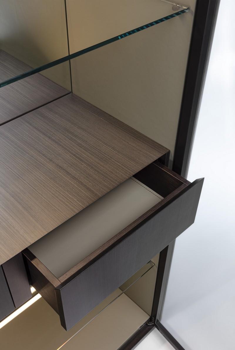 Italian Modern by Giuseppe Carpanelli Dafne glass cabinet in dark Tay and leather inside in vendita