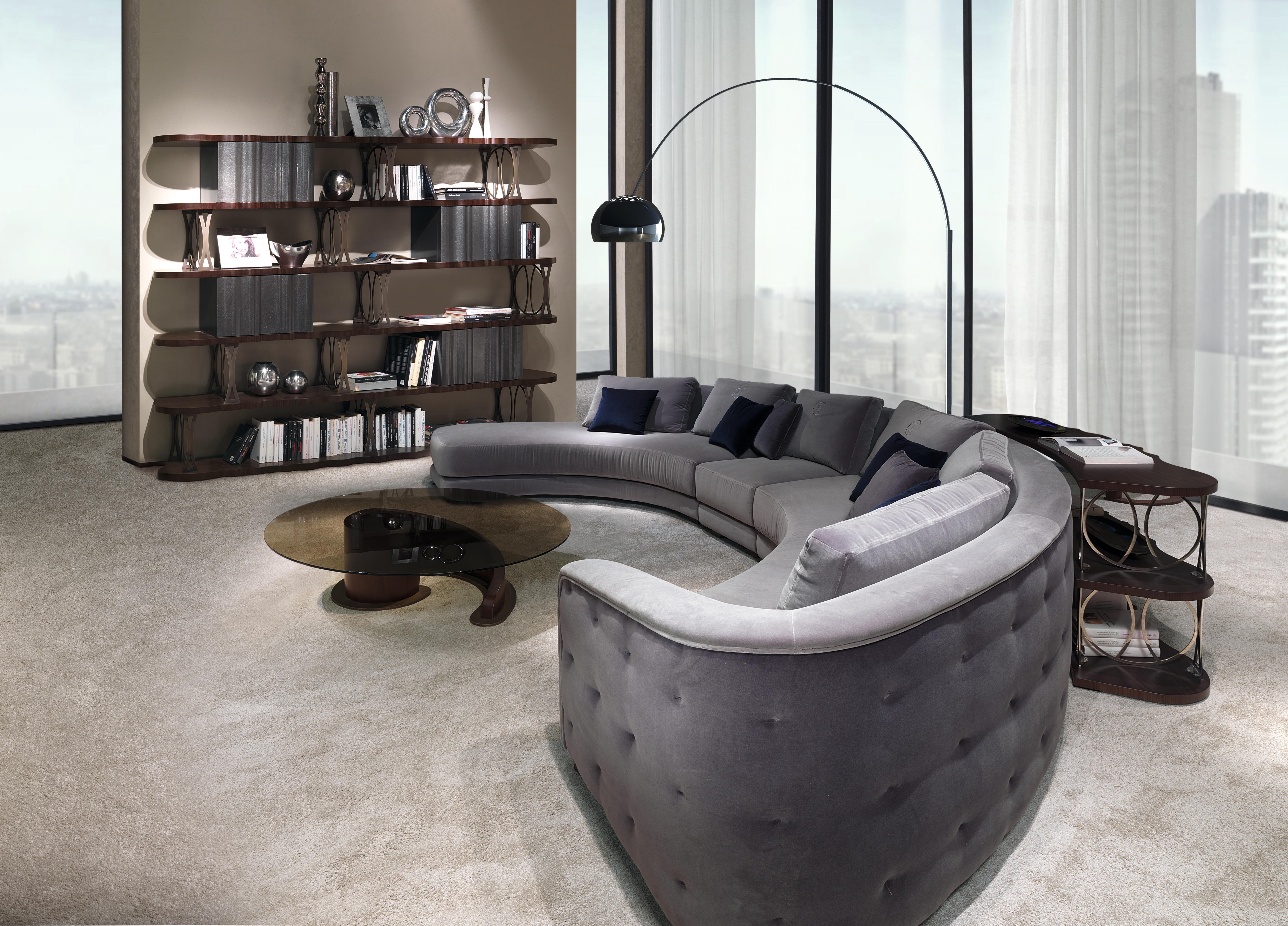 Modern by Giuseppe Carpanelli Desyo Gebogenes Sofa mit gesteppter Rückenlehne (Moderne) im Angebot