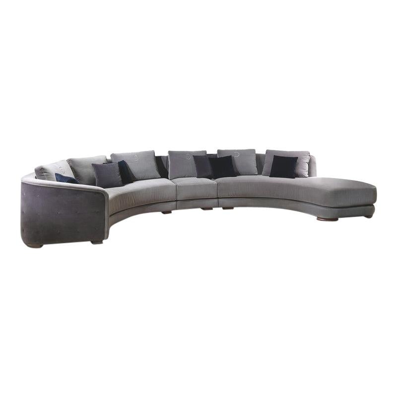 Modern by Giuseppe Carpanelli Desyo Gebogenes Sofa mit gesteppter Rückenlehne im Angebot
