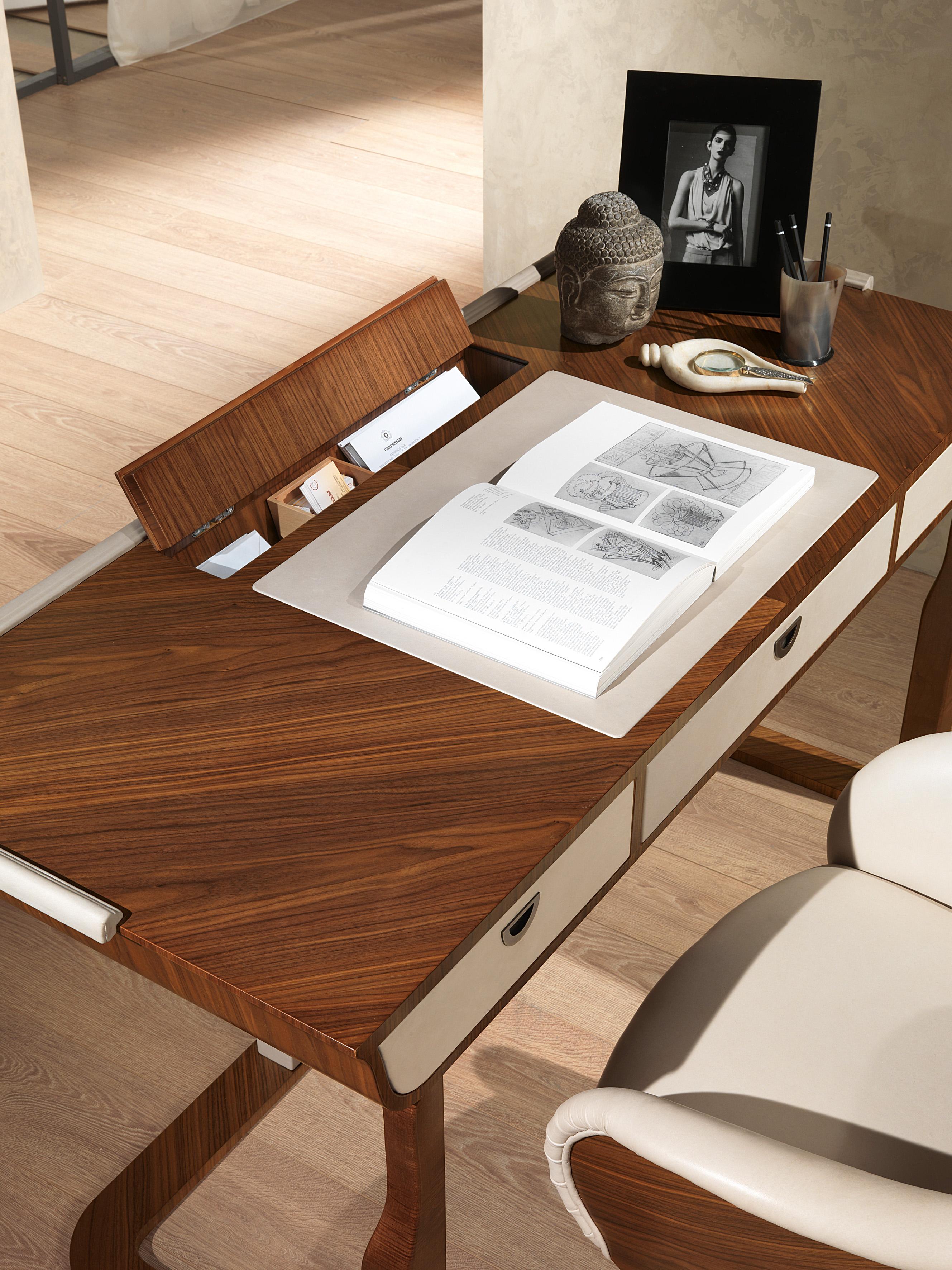 Italian Modern by Giuseppe Carpanelli Desyo Writing Desk Walnut Wood with Leather For Sale