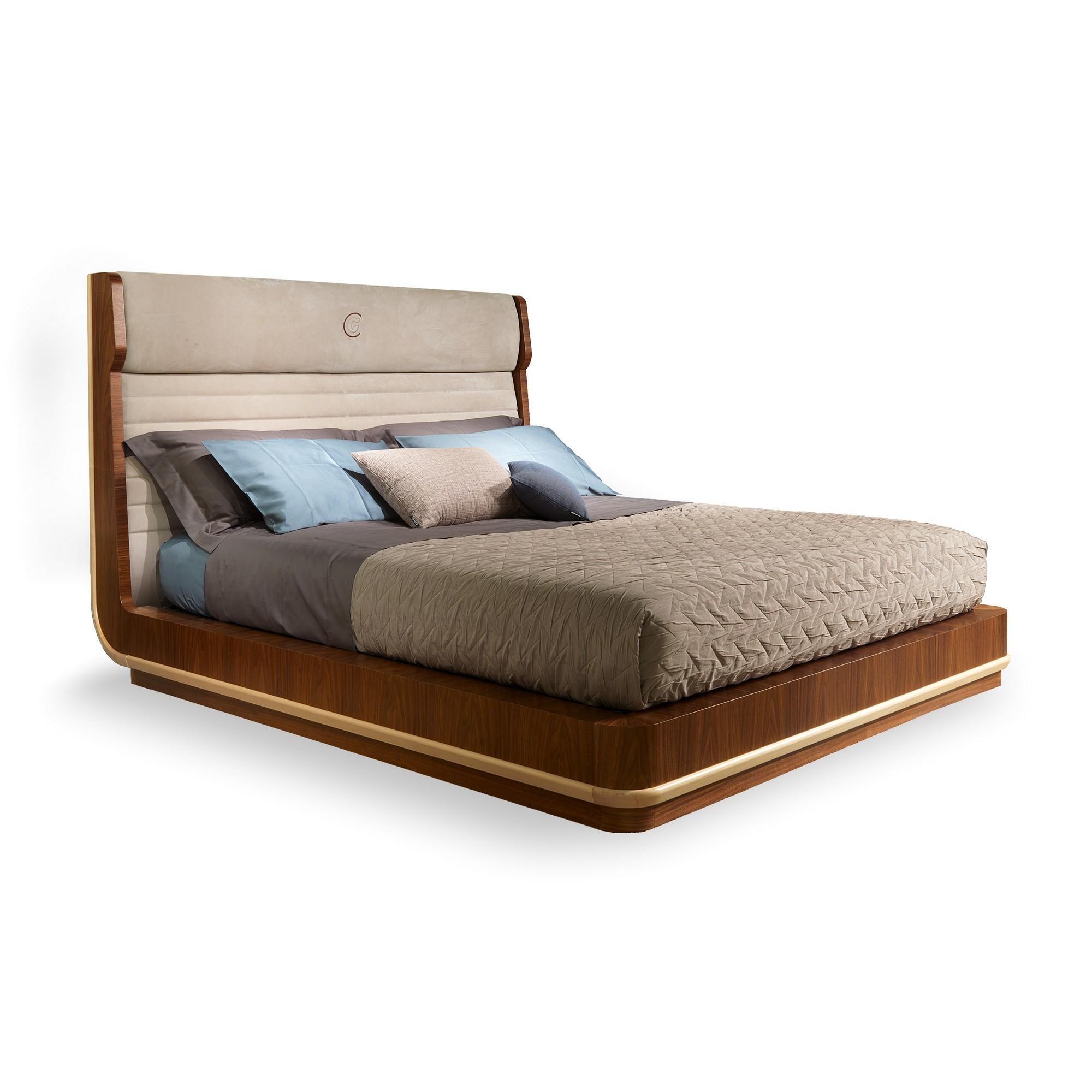 Fully upholstered bed with embroidered logo on the headboard, it can be upholstered in leather, nabuk or fabric. Multi-layered wood structure padded with non-deformable polyurethane foam. Base in Canaletta walnut. Bench also available.