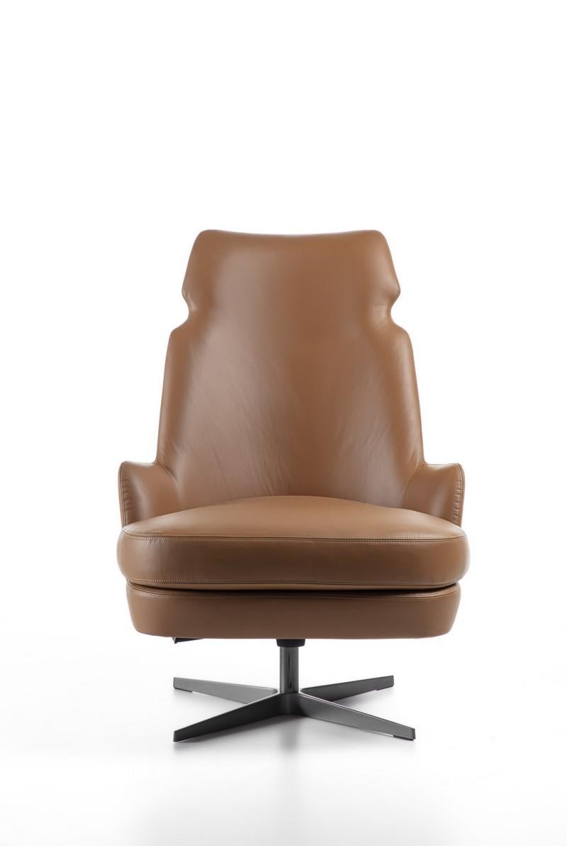 Bergere inspired by the particular curves of the Shape line. Equipped with a reclining and swiveling mechanism. Metal base in ME05 lead finish. Leather upholstery available in different colors.