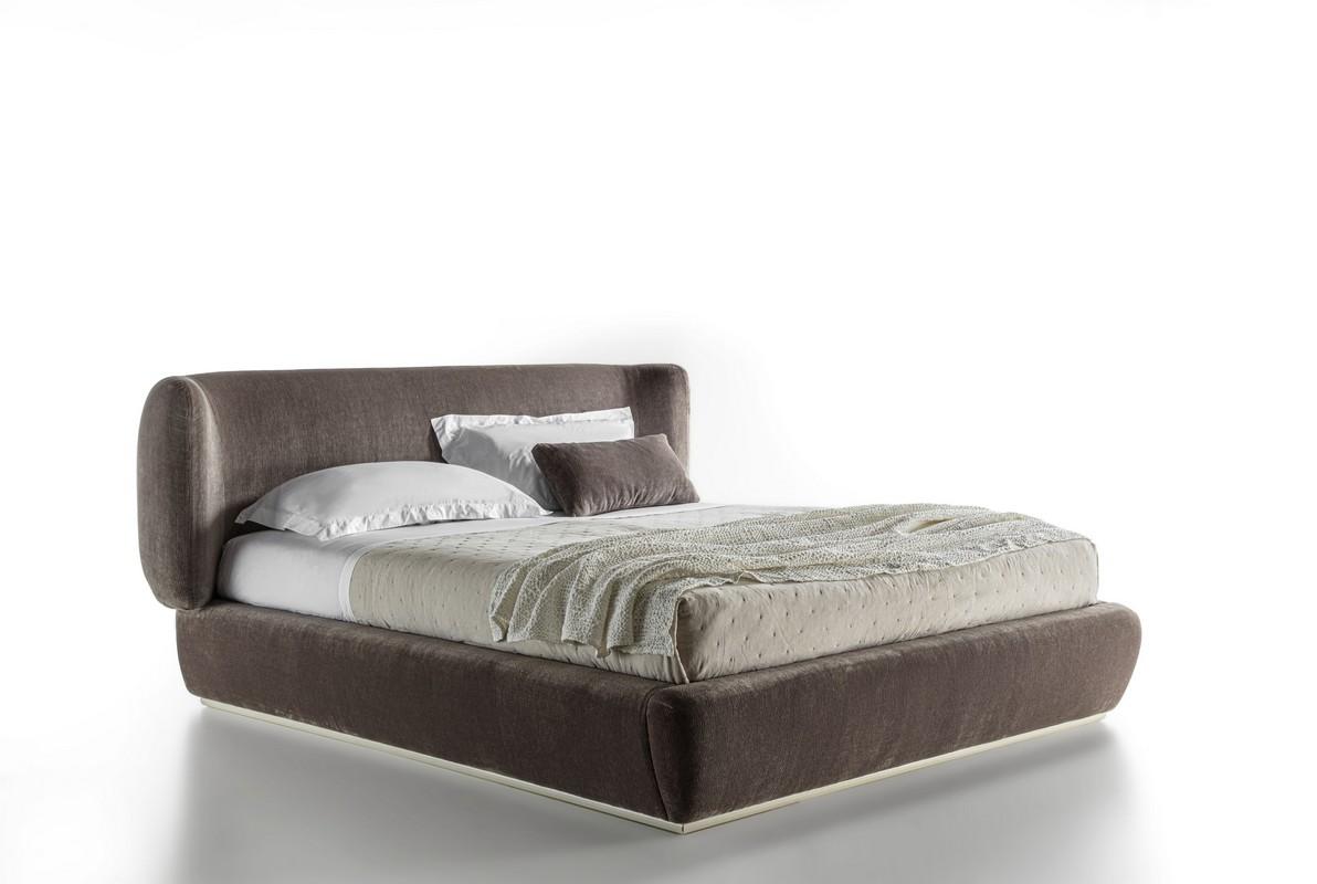 Upholstered bed characterized by the softness of volumes. Upholstery available in different fabrics.