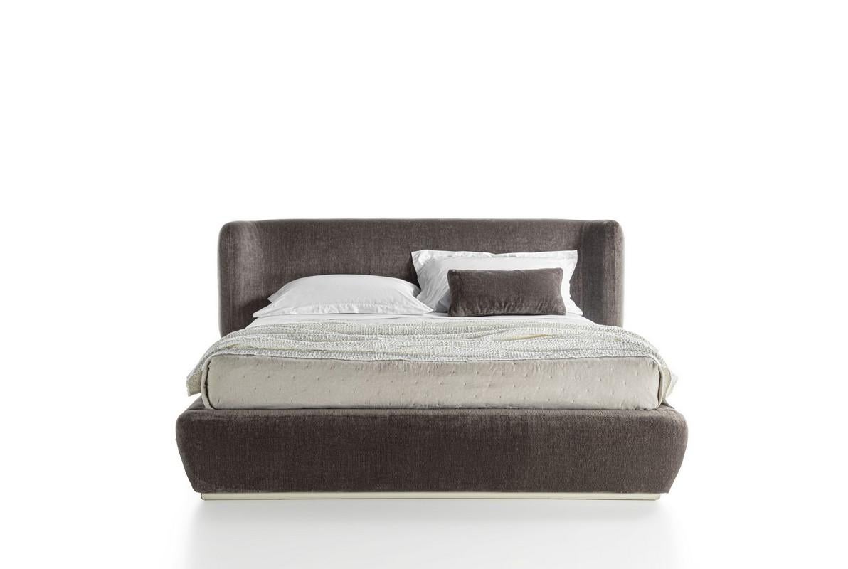 Italian Modern by Giuseppe Carpanelli Sirio padded bed with curved headboard For Sale