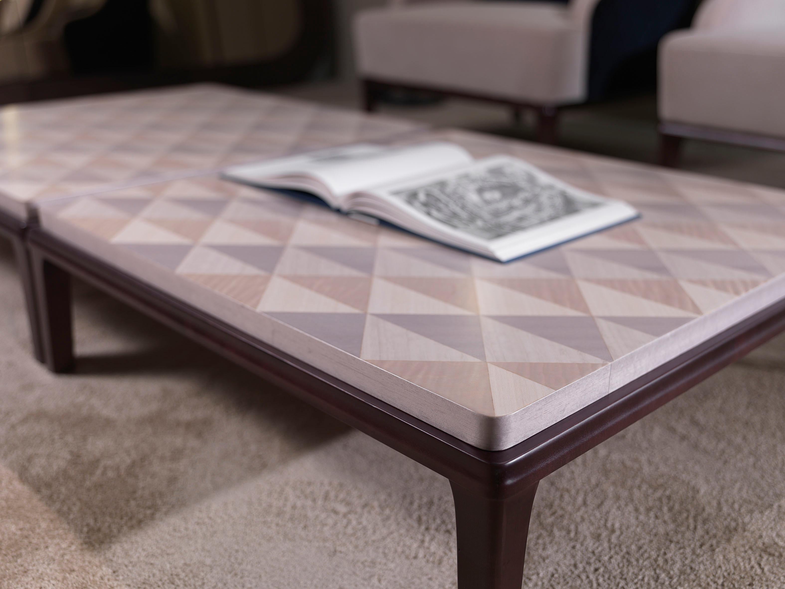 Moderne Petite table carrée avec incrustation Modern par Giuseppe Carpanelli en vente