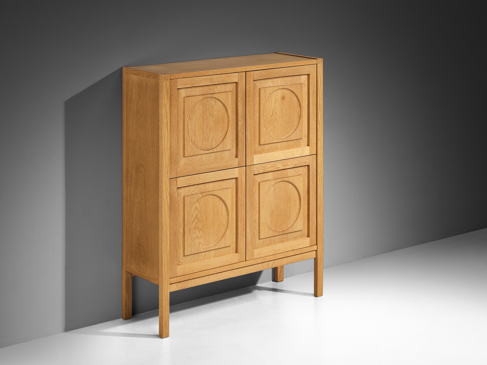 Armoire moderne avec sculptures circulaires en chêne blond en vente 2