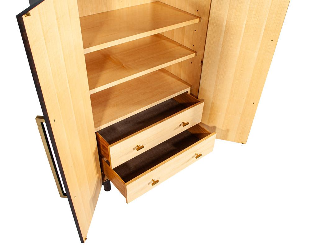 The Moderns Cabinet avec incrustation en métal laiton en vente 5