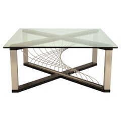 Table basse moderne à structure câblée, créée par Peter Harrison, en métal et bois noir