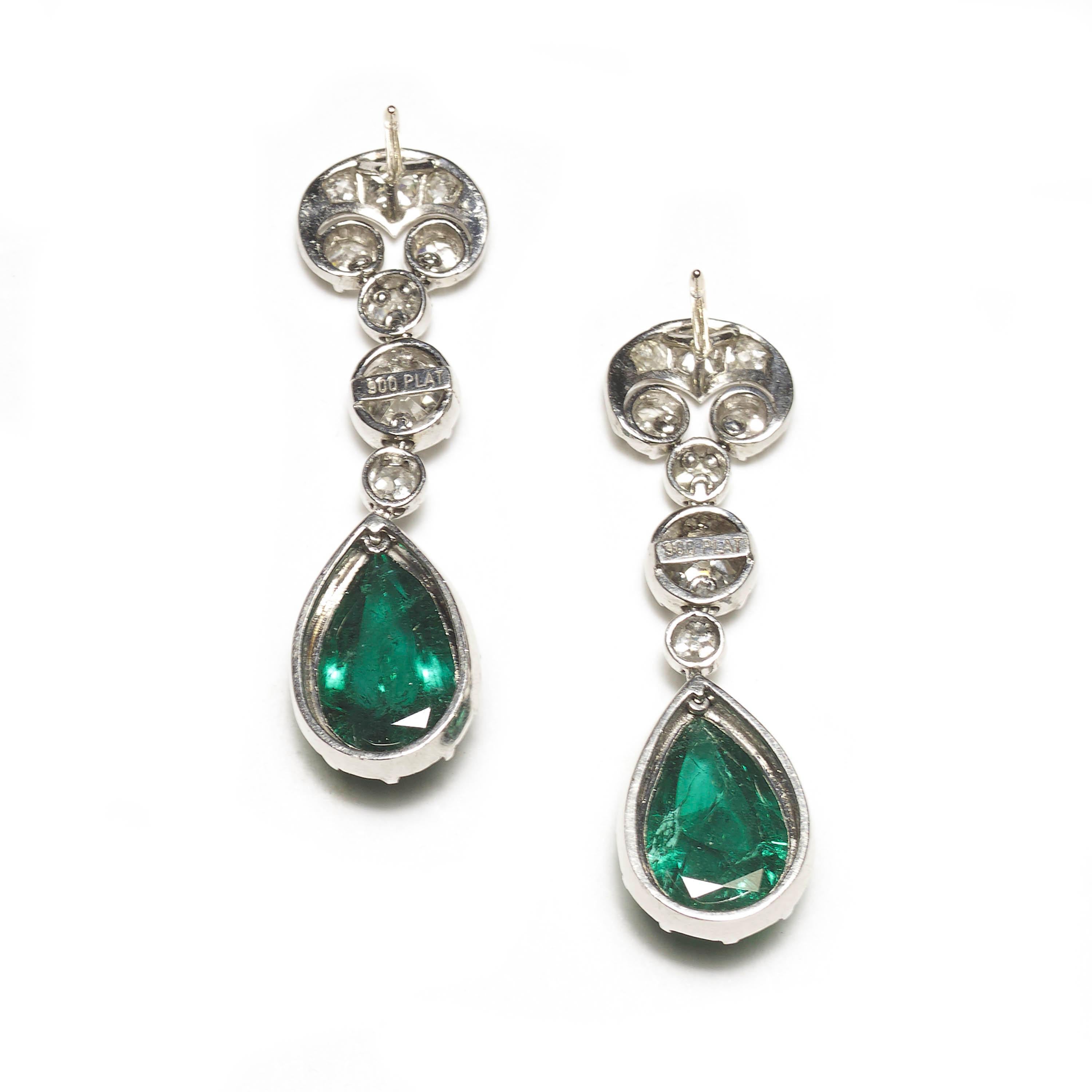 Modern Cabochon Emerald, Diamond and Platinum Earrings In New Condition In London, GB