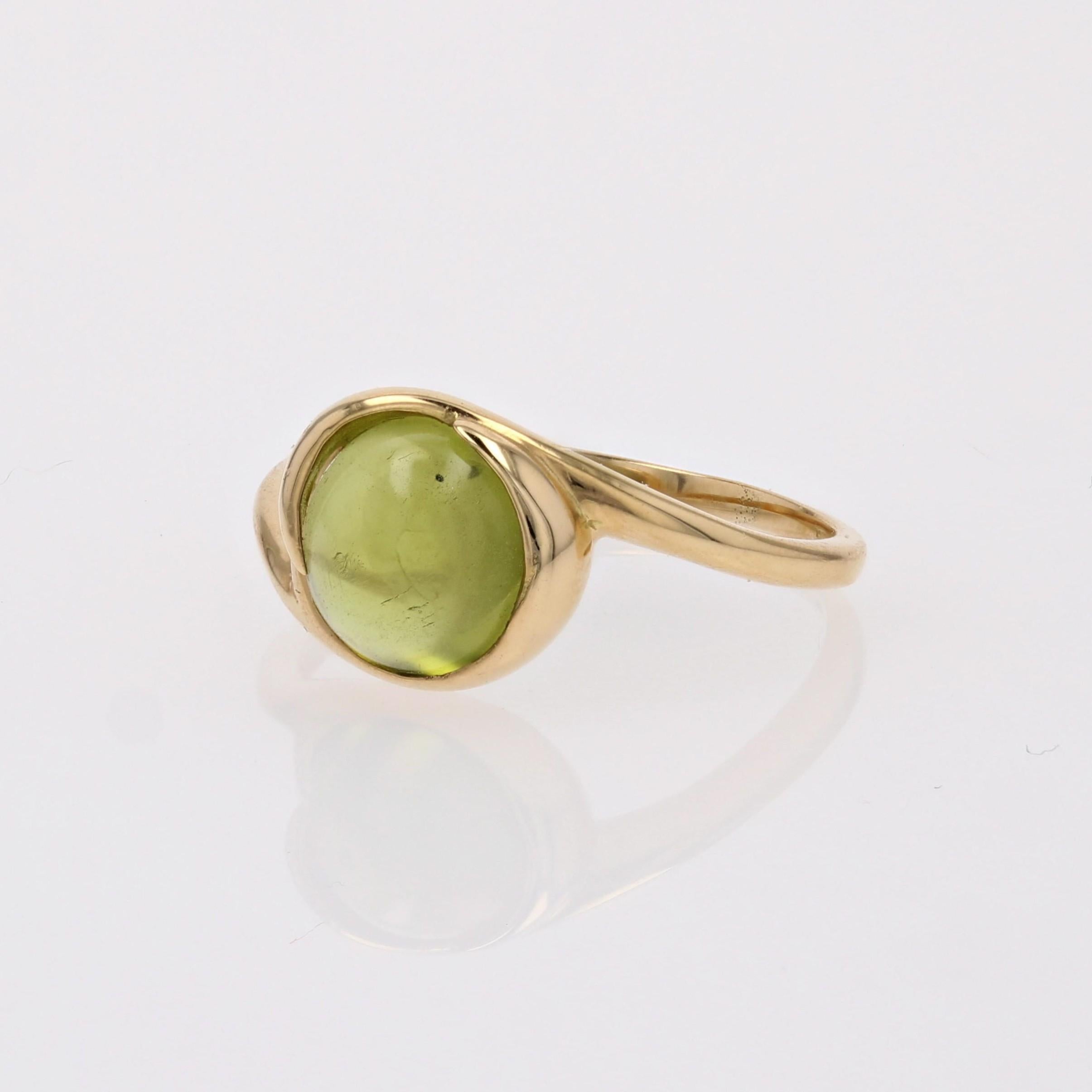 Women's Modern Cabochon Peridot 18 Karat Yellow Gold Ring For Sale
