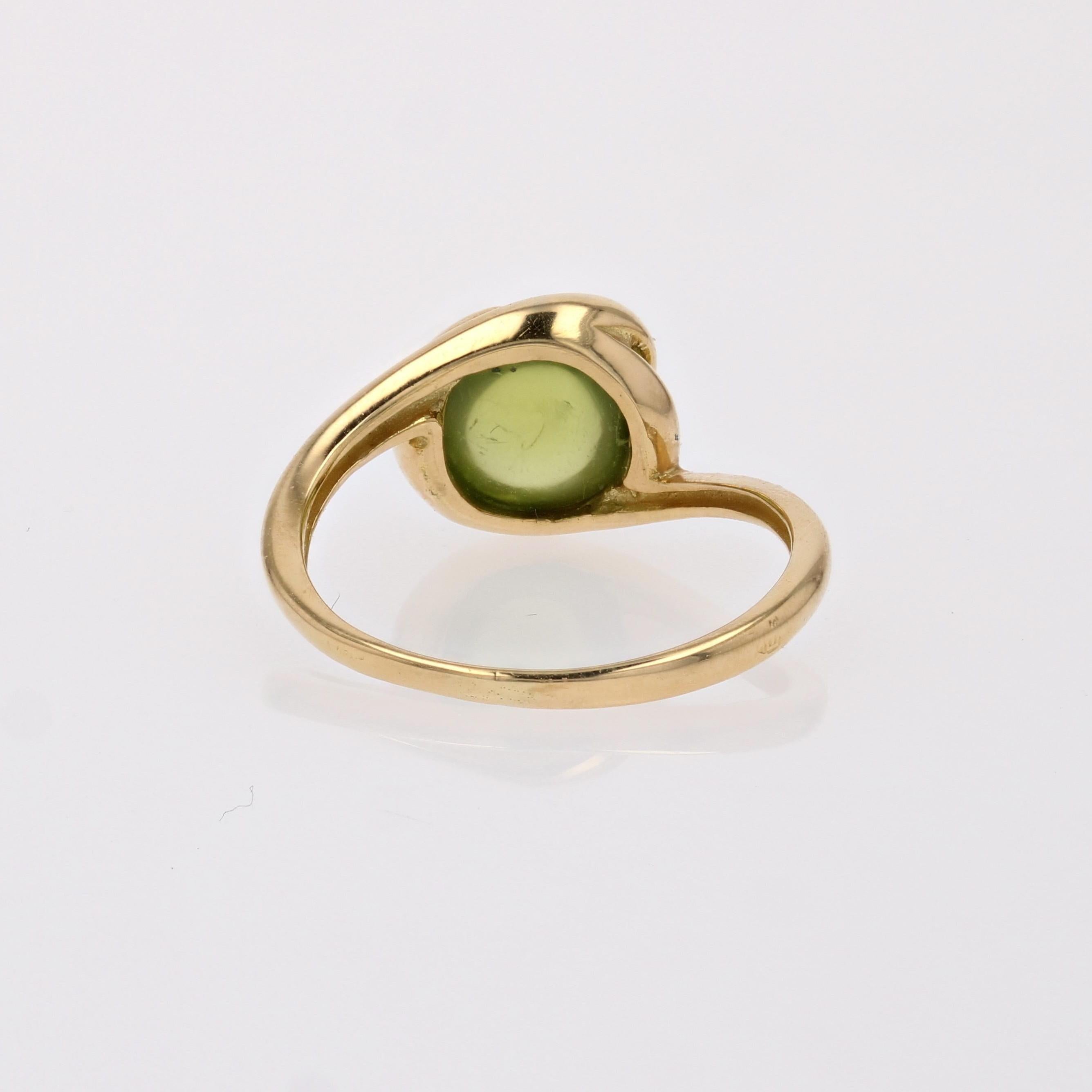 Modern Cabochon Peridot 18 Karat Yellow Gold Ring For Sale 3