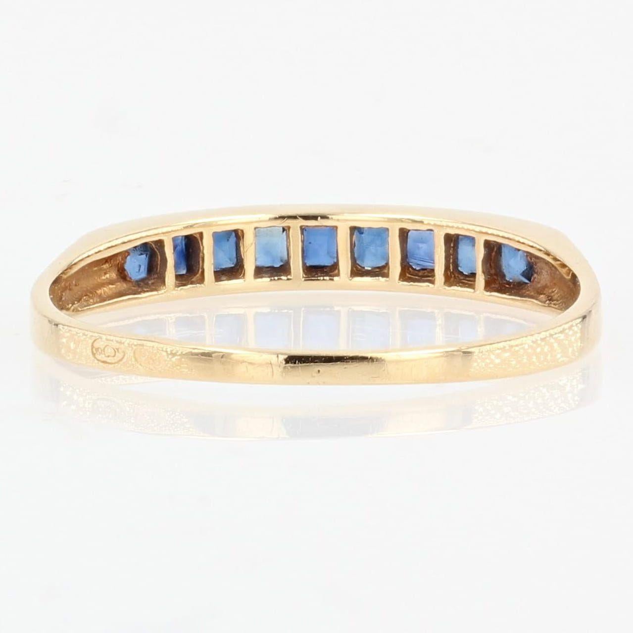 Modern Calibrated Sapphire 18 Karat Yellow Gold Wedding Ring 1