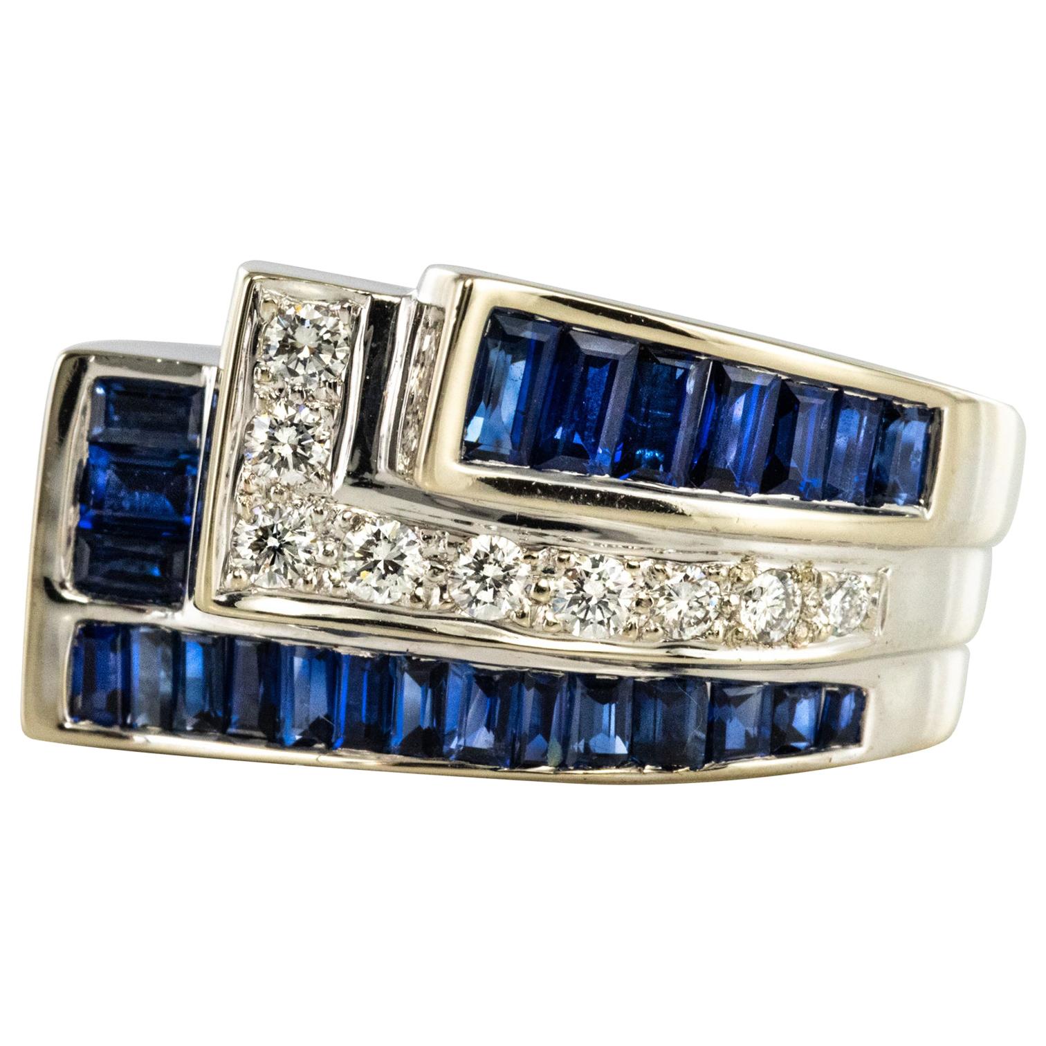 Modern Calibrated Sapphire Diamonds 18 Karat White Gold Art Deco Style Ring