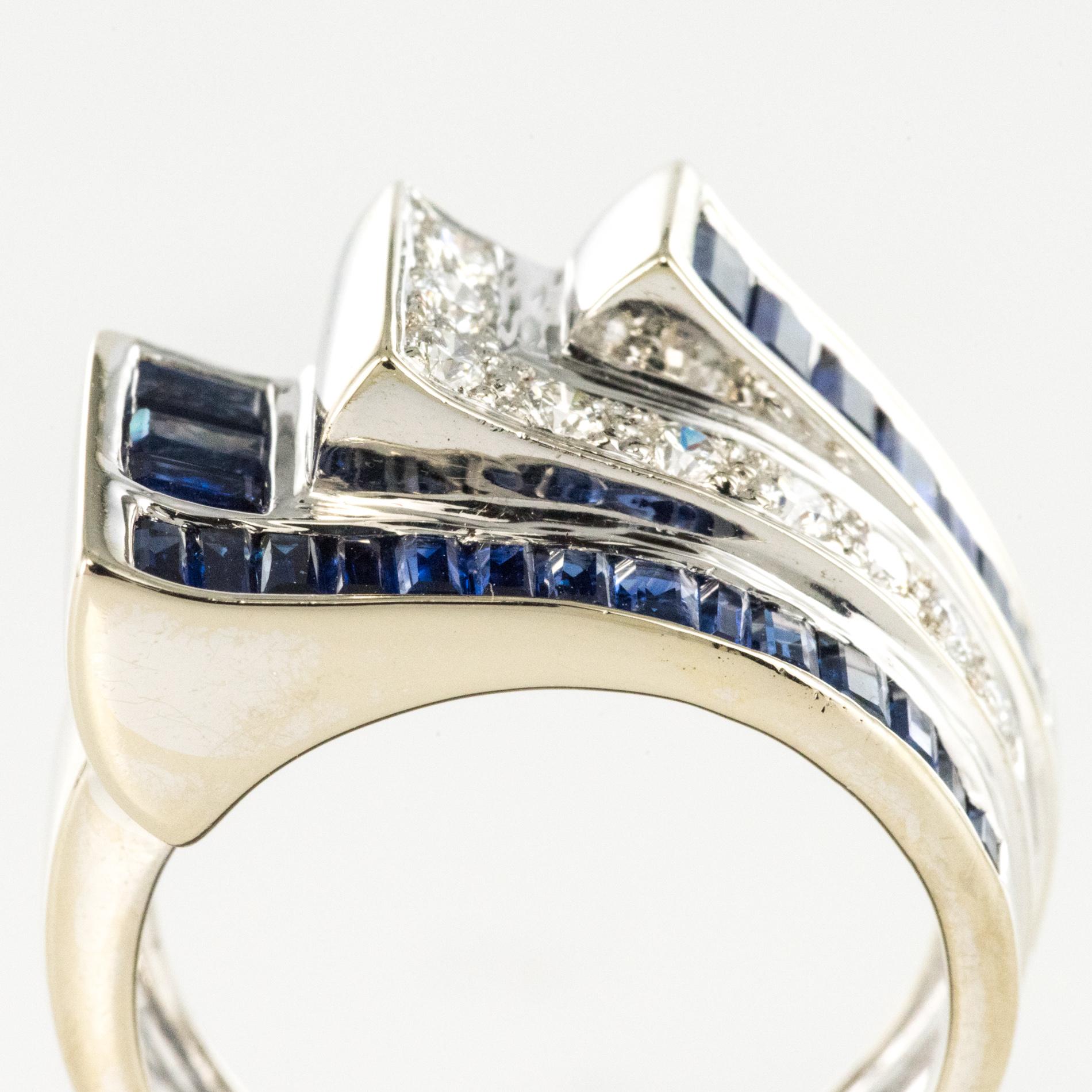 Modern Calibrated Sapphire Diamonds 18 Karat White Gold Art Deco Style Ring 2