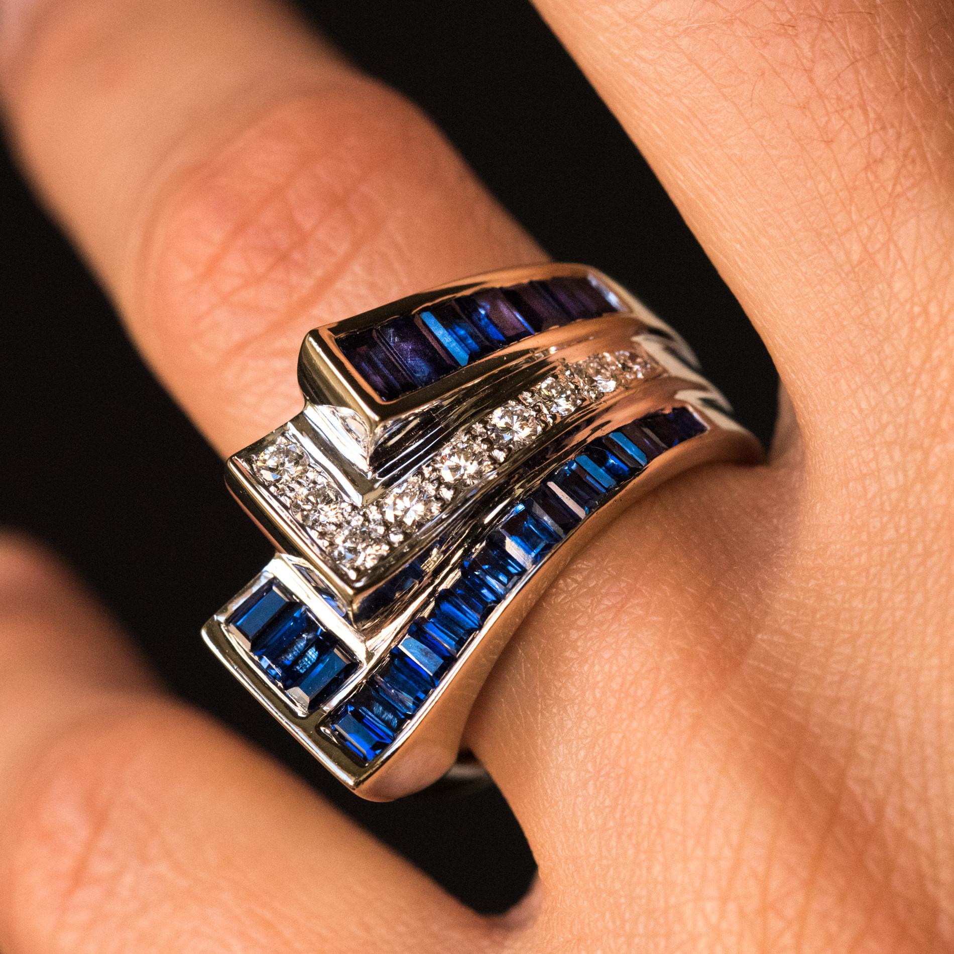 Modern Calibrated Sapphire Diamonds 18 Karat White Gold Art Deco Style Ring 3