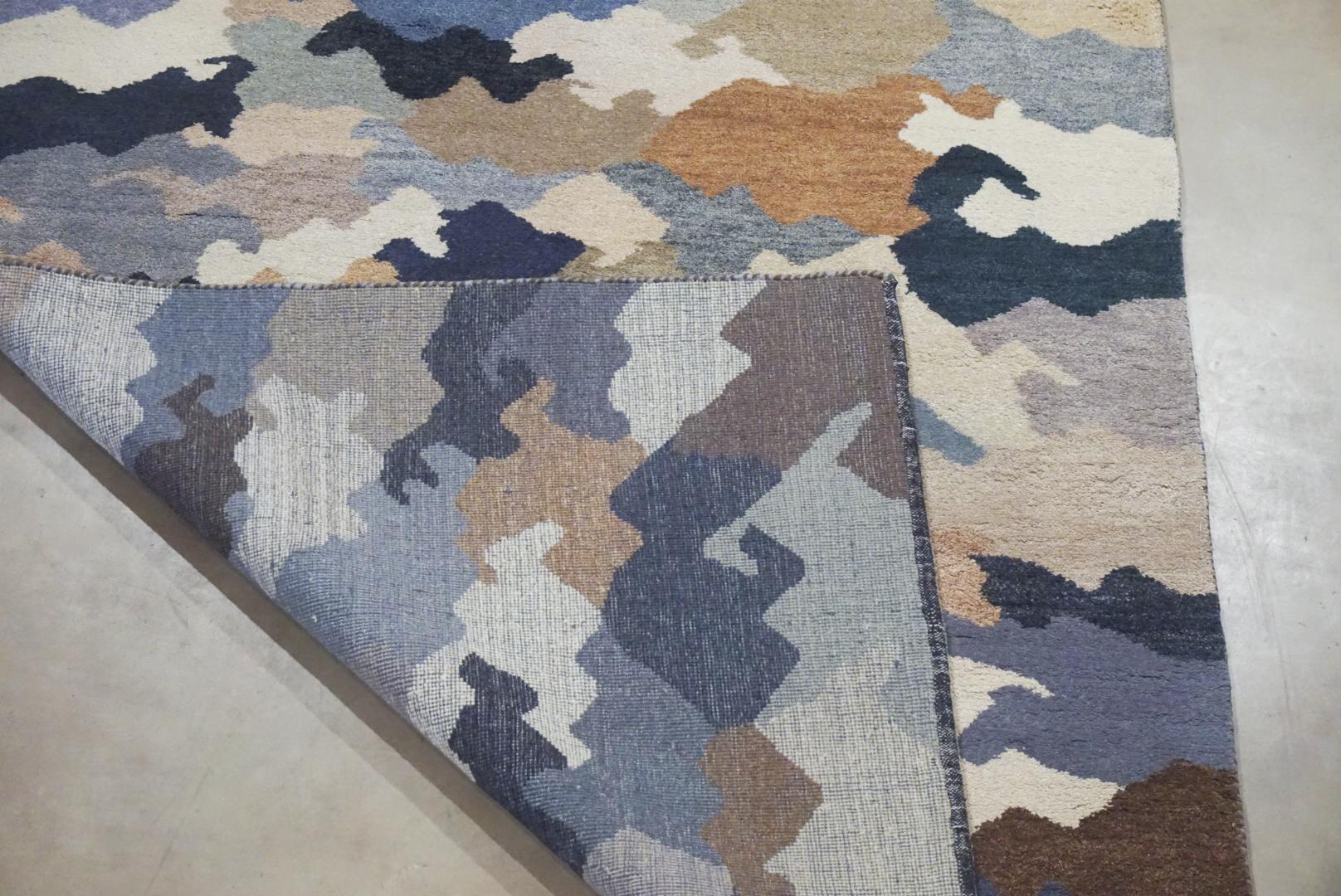 Modern Camouflage im Zustand „Neu“ im Angebot in Laguna Hills, CA