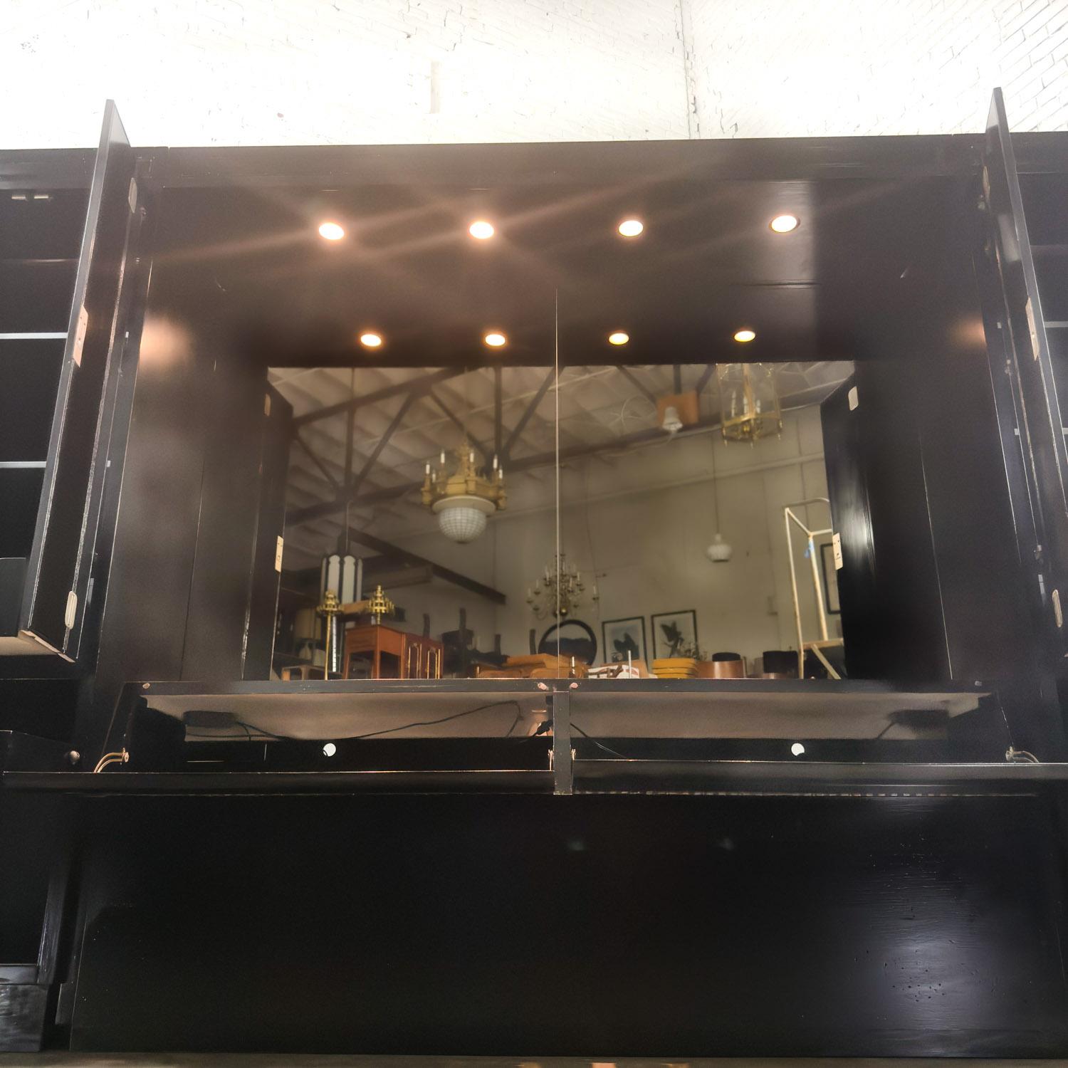 Lit modulable moderne Henredon laqué noir avec armoires latérales Bon état - En vente à Topeka, KS