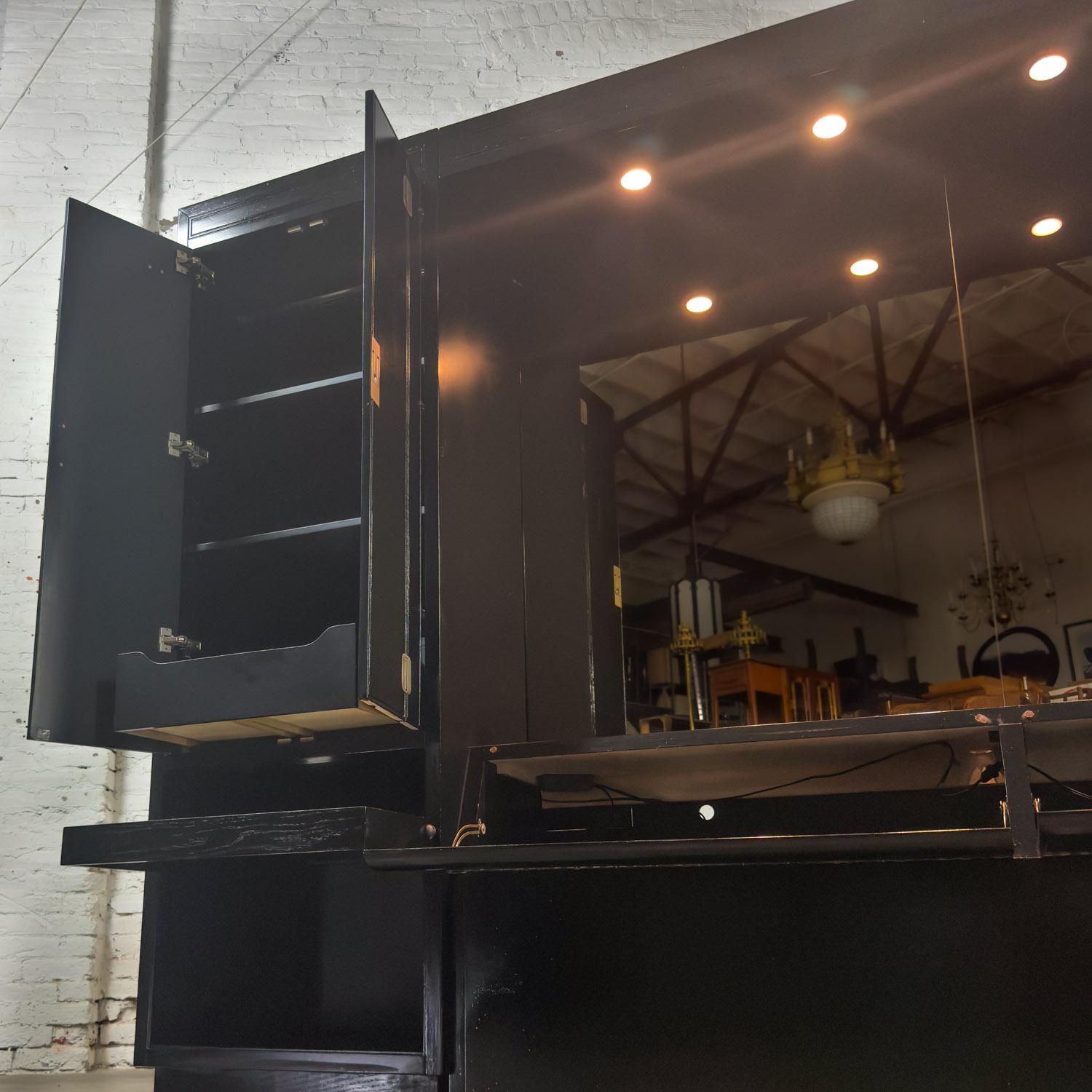 20ième siècle Lit modulable moderne Henredon laqué noir avec armoires latérales en vente