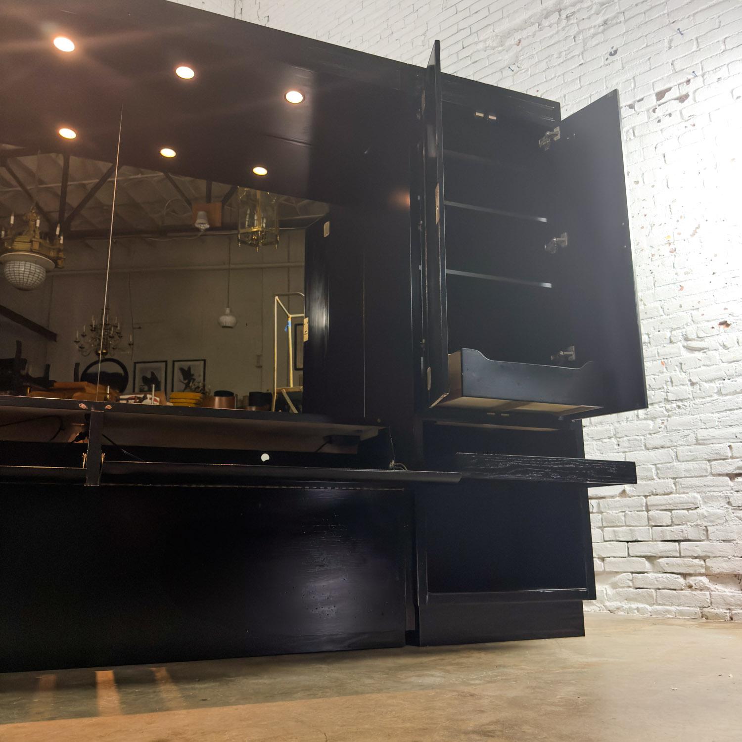 Laiton Lit modulable moderne Henredon laqué noir avec armoires latérales en vente