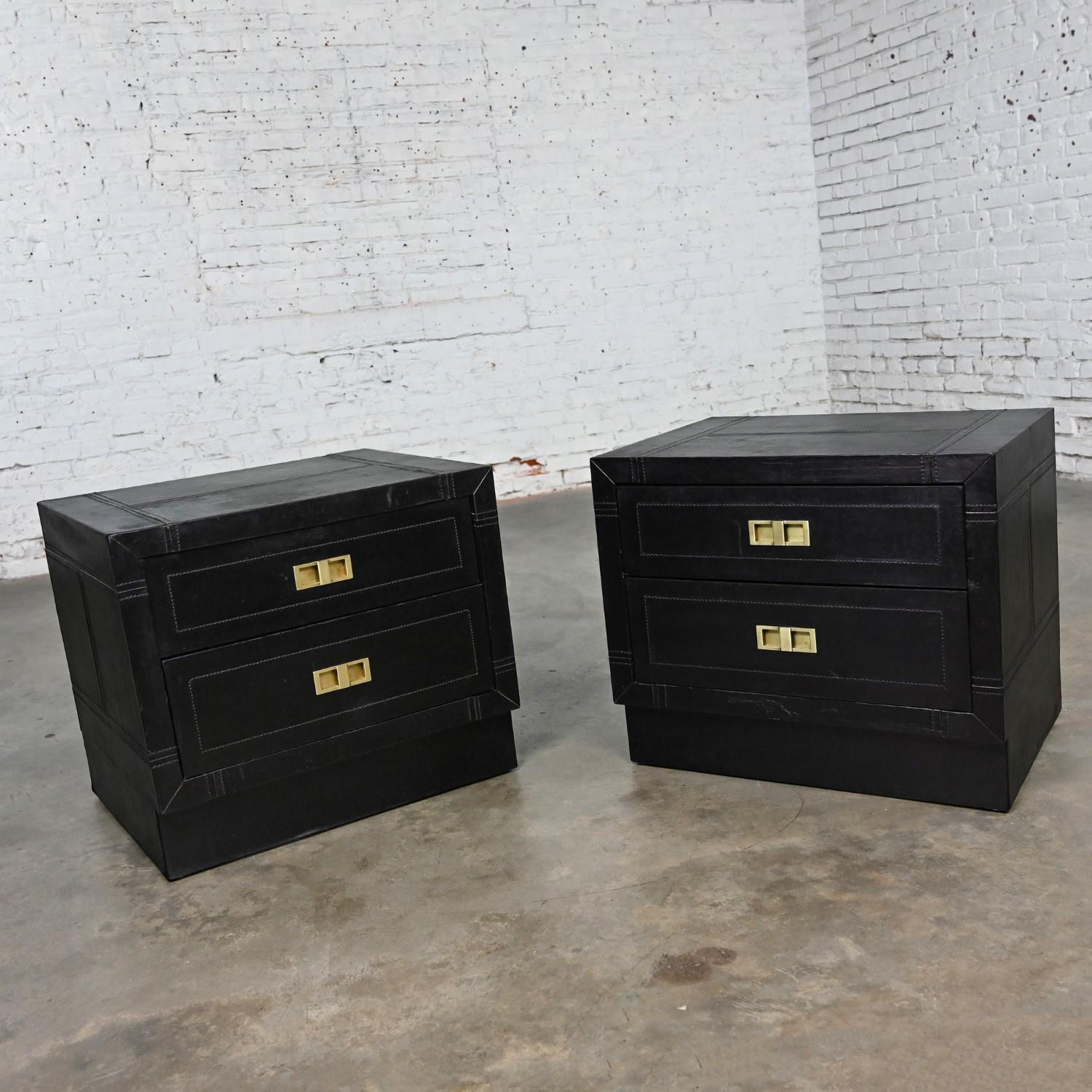 Modern Campaign Style Black Espresso Dyed Leather End Tables Nightstands, a Pair In Good Condition For Sale In Topeka, KS