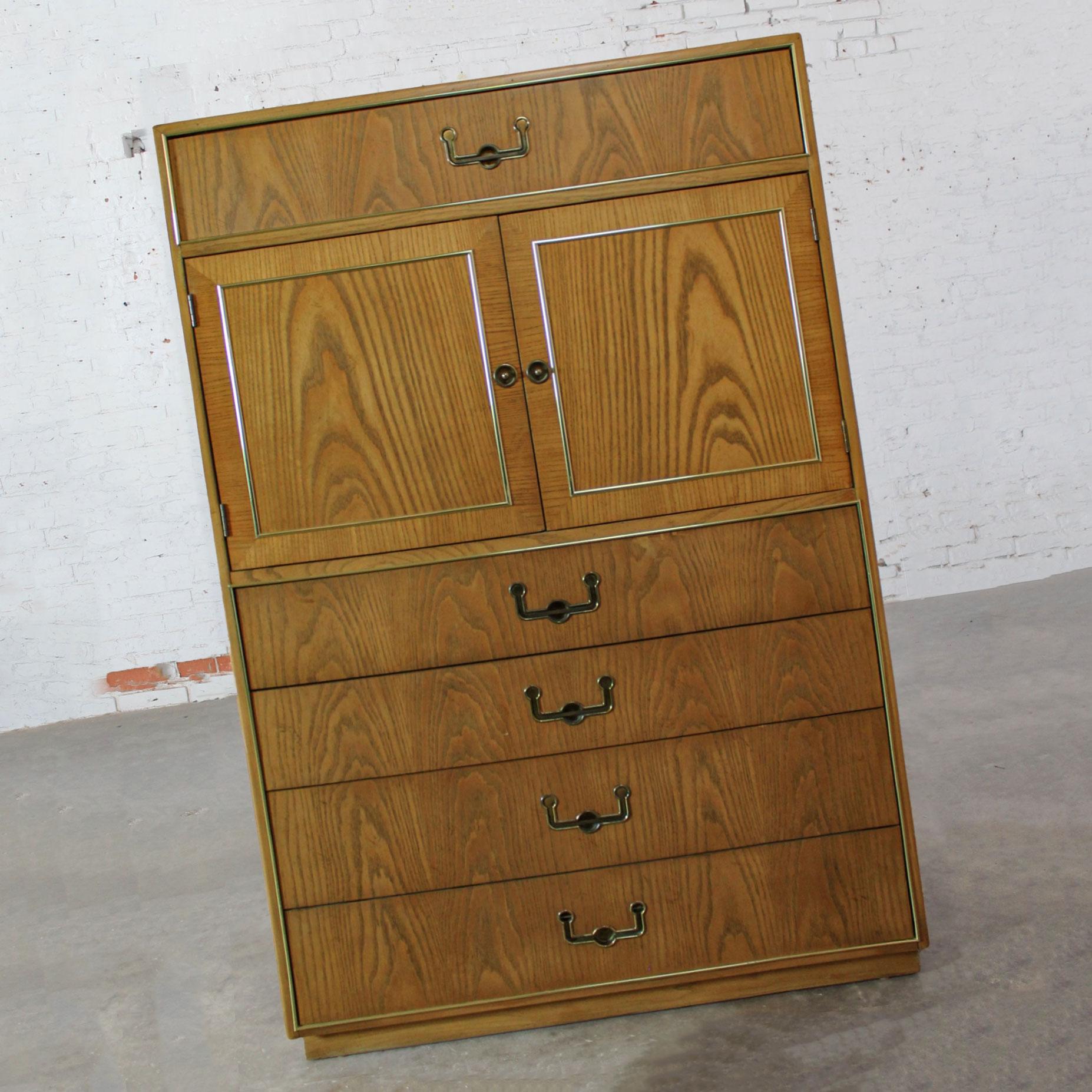 Placcato Cassapanca da uomo moderna in stile Campaigner Oak di Founders Furniture Patterns 35 in vendita
