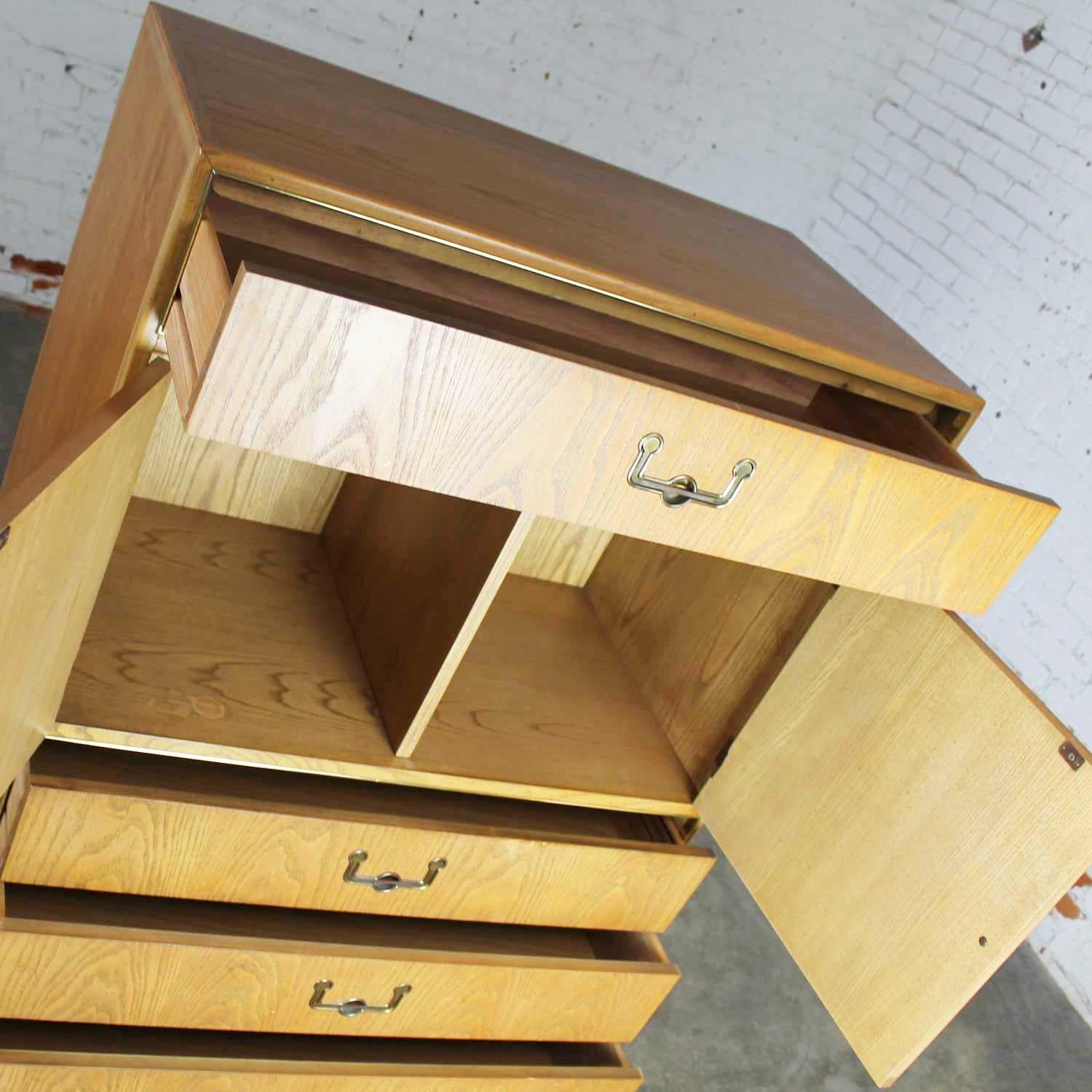 Ottone Cassapanca da uomo moderna in stile Campaigner Oak di Founders Furniture Patterns 35 in vendita