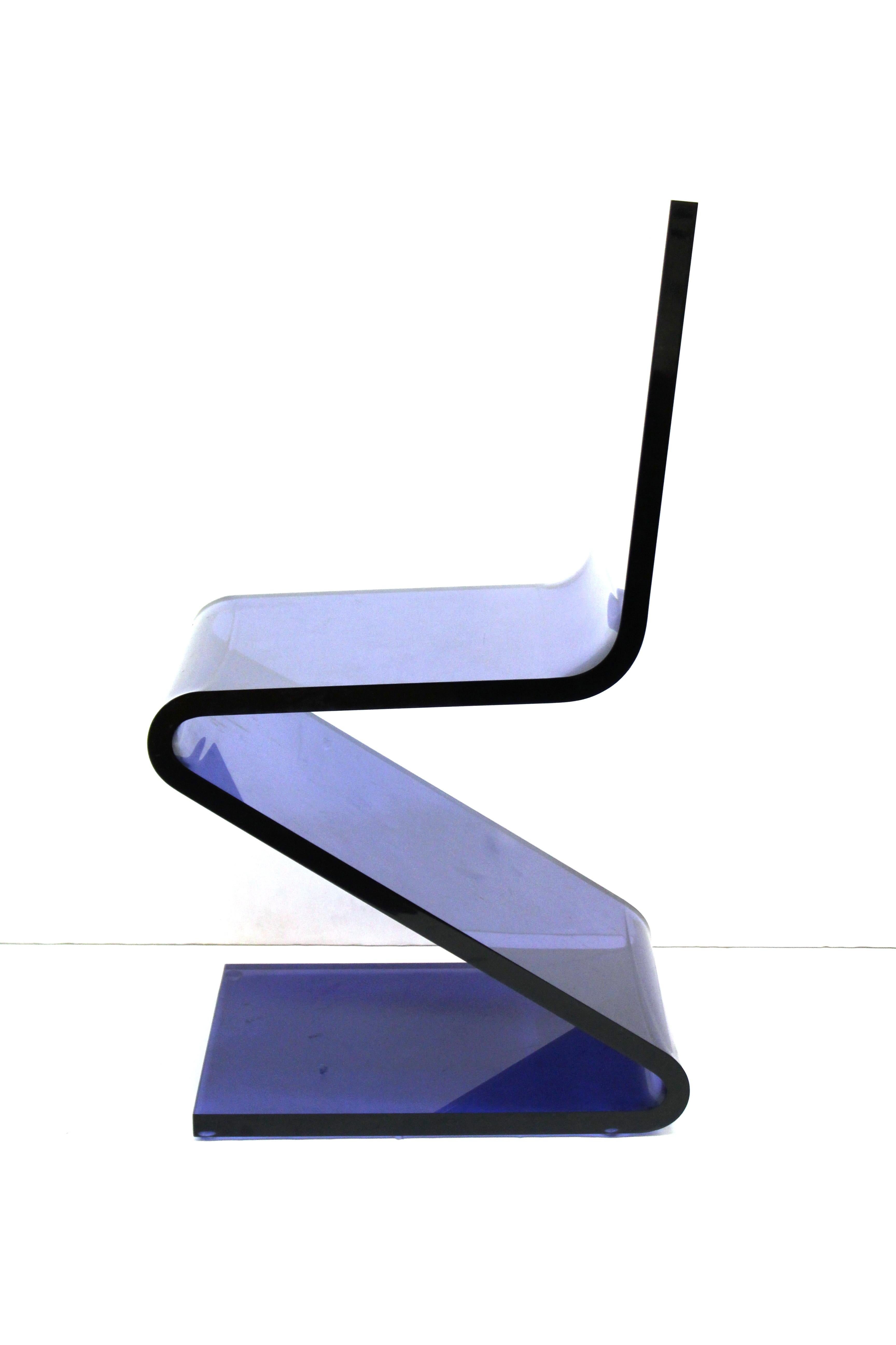 Modern Cantilever Z Chairs in Blue Lucite In Good Condition In New York, NY