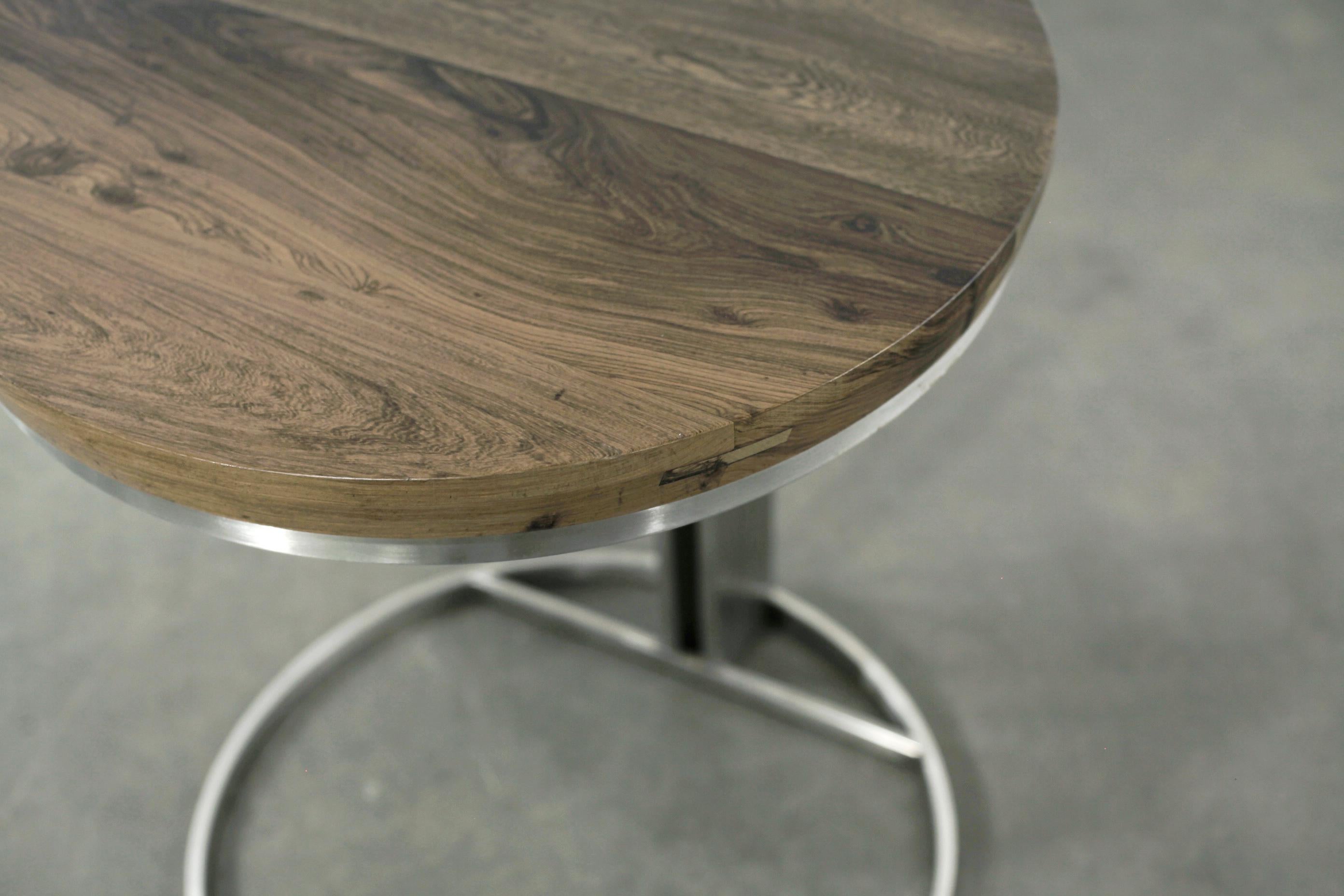 Moderne Table d'appoint moderne en acier et bois de Costantini, Trillo « en stock » en vente