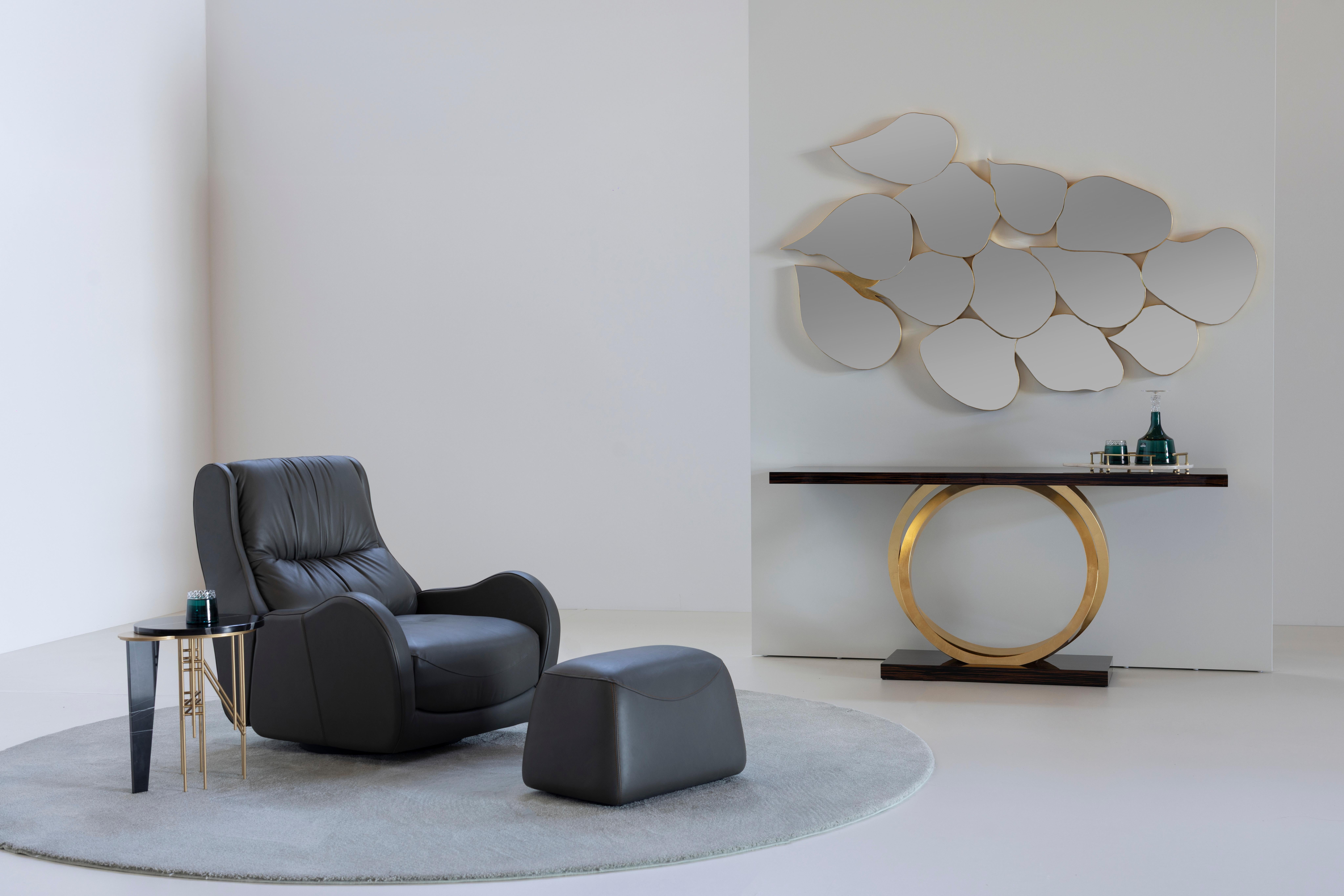 Fauteuil de salon moderne Capelinhos, pivotant, cuir, fait à la main au Portugal par Greenapple en vente 8