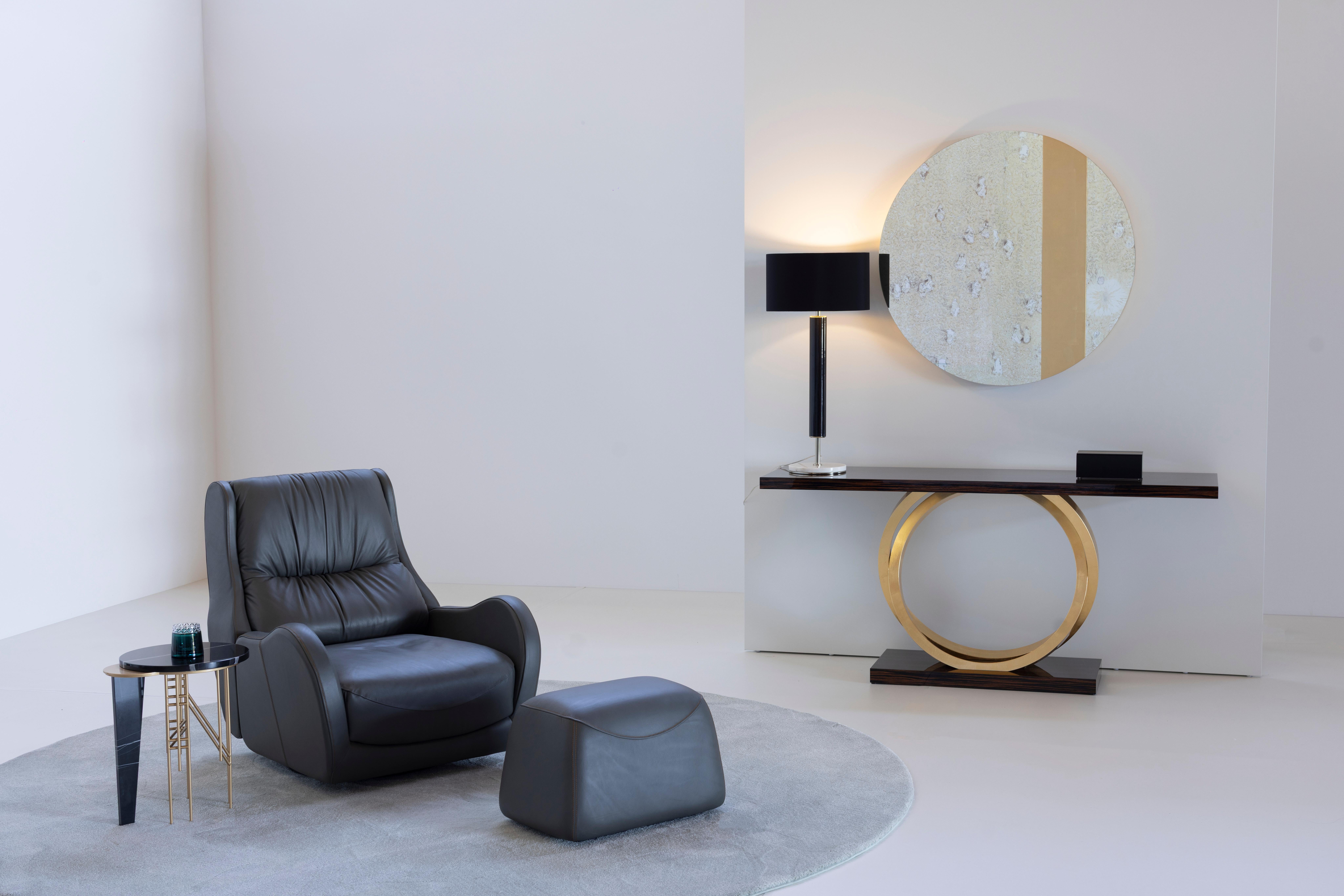 Fauteuil de salon moderne Capelinhos, pivotant, cuir, fait à la main au Portugal par Greenapple en vente 9