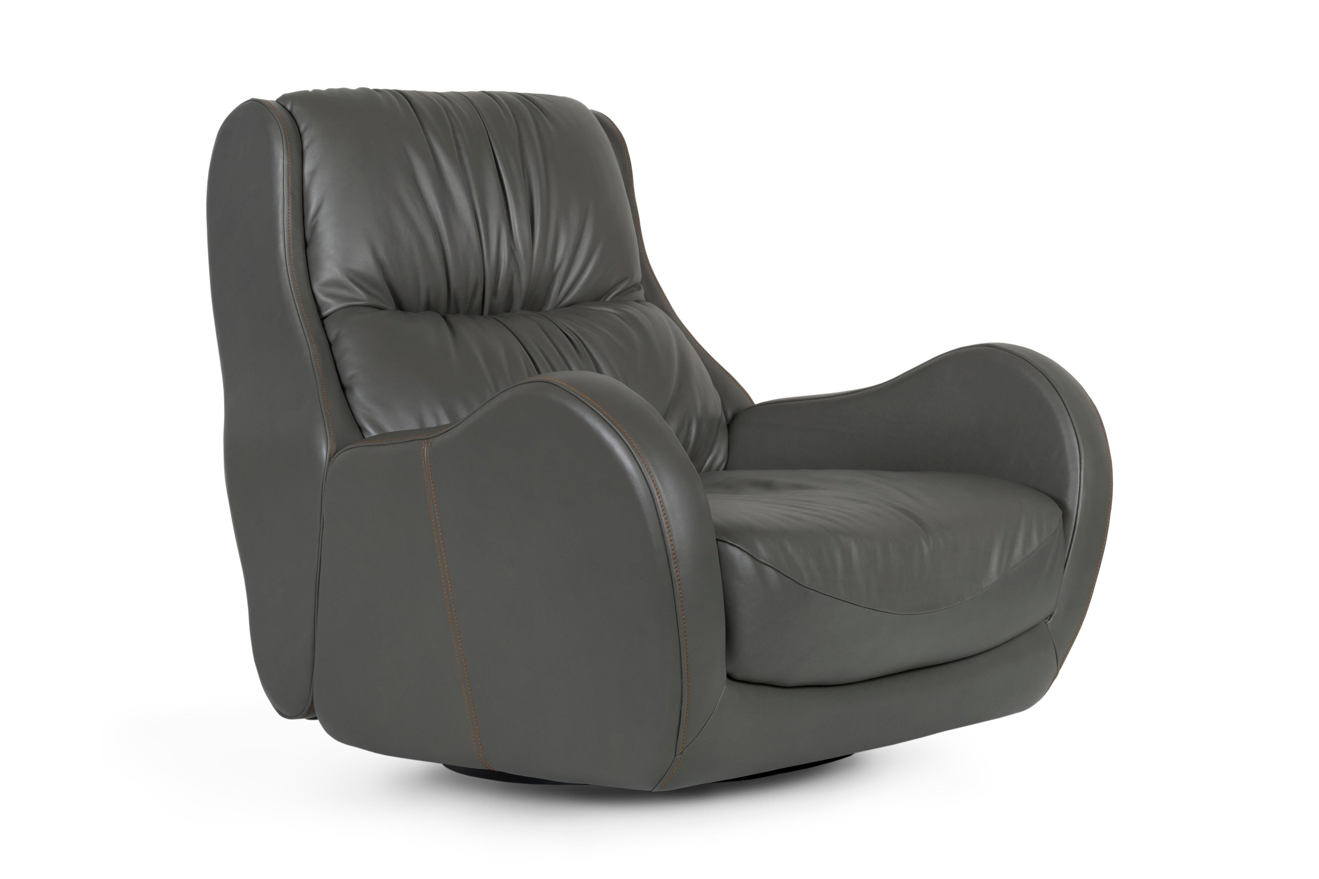 Silla de salón moderna Capelinhos, giratoria, de cuero, hecha a mano en Portugal by Greenapple Moderno en venta