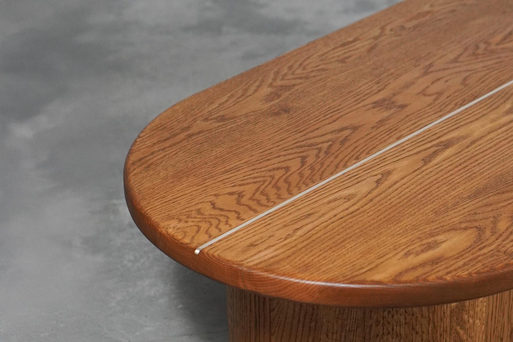 Indian Modern capsule shape minimal solid Oak wood coffee table with brass inlay For Sale