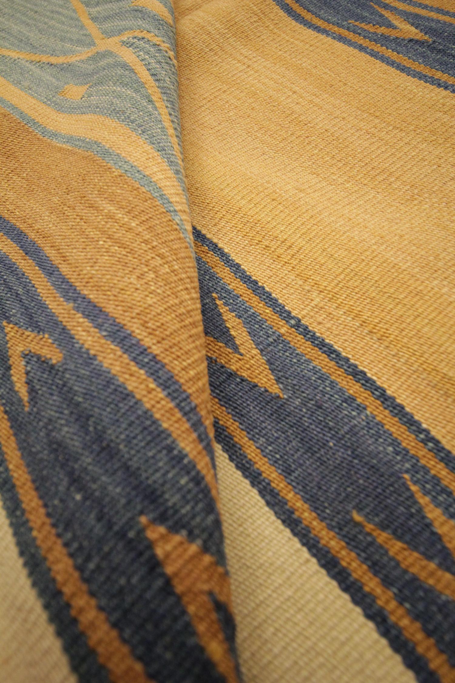Modern Carpet Wool Kilim Striped Rug Traditional Cream Blue Rug- 122x183cm  For Sale 1