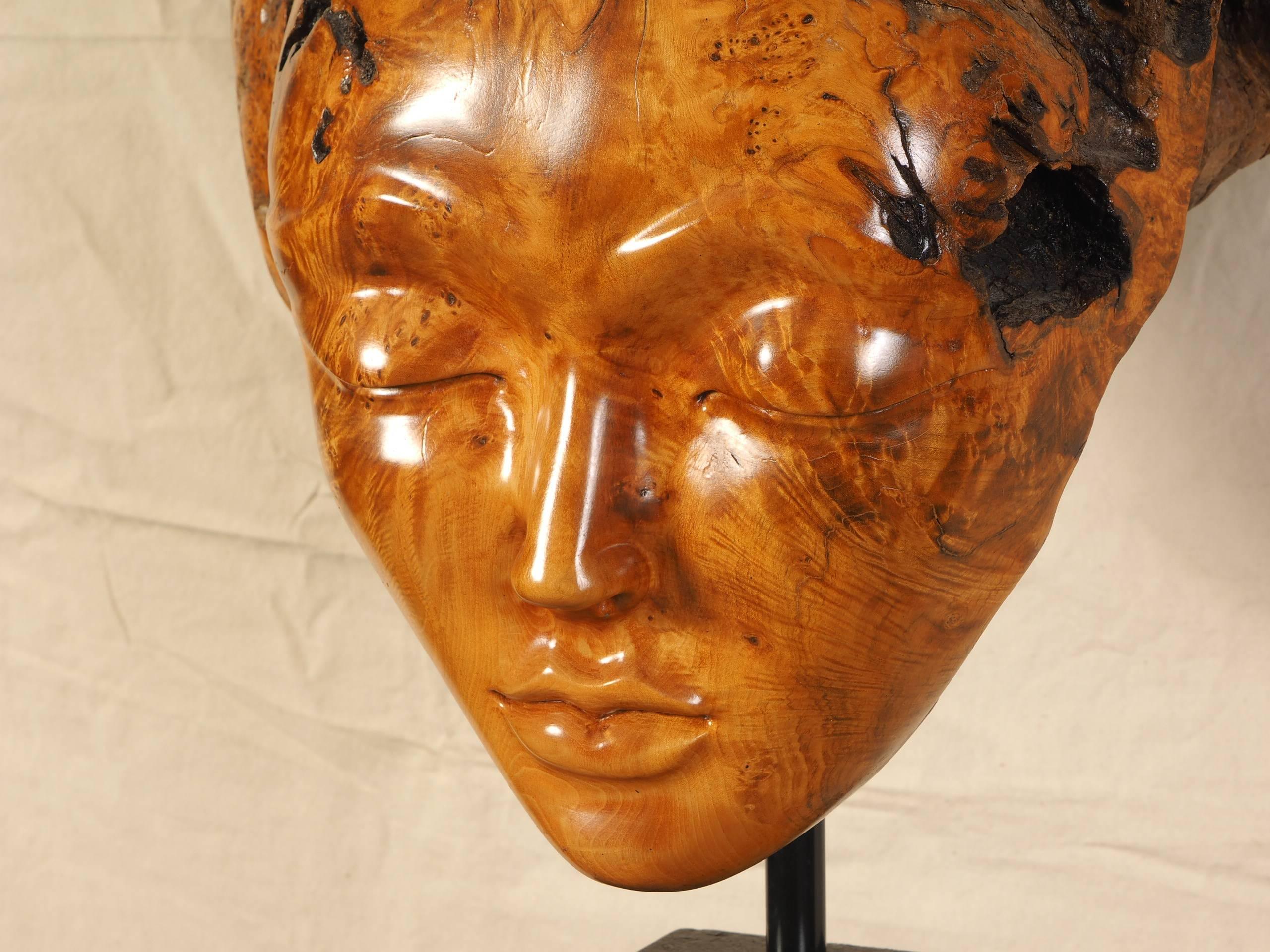 Intagliato Scultura moderna in legno di radica intagliata di Sig de Tonancour in vendita