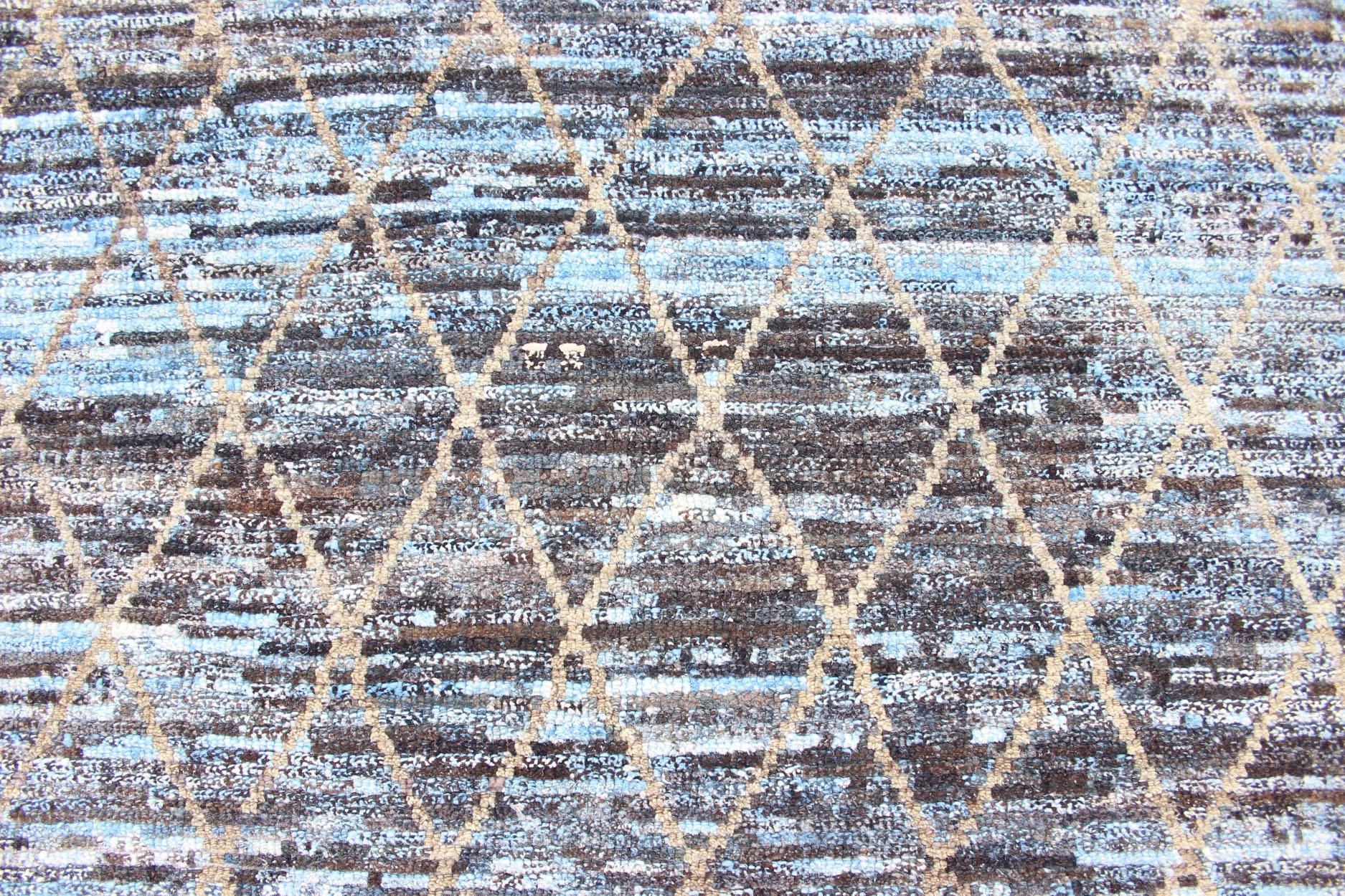 Modern Casual Design Rug in Blue, Gray, Charcoal, Brown and Neutral Tones In New Condition In Atlanta, GA