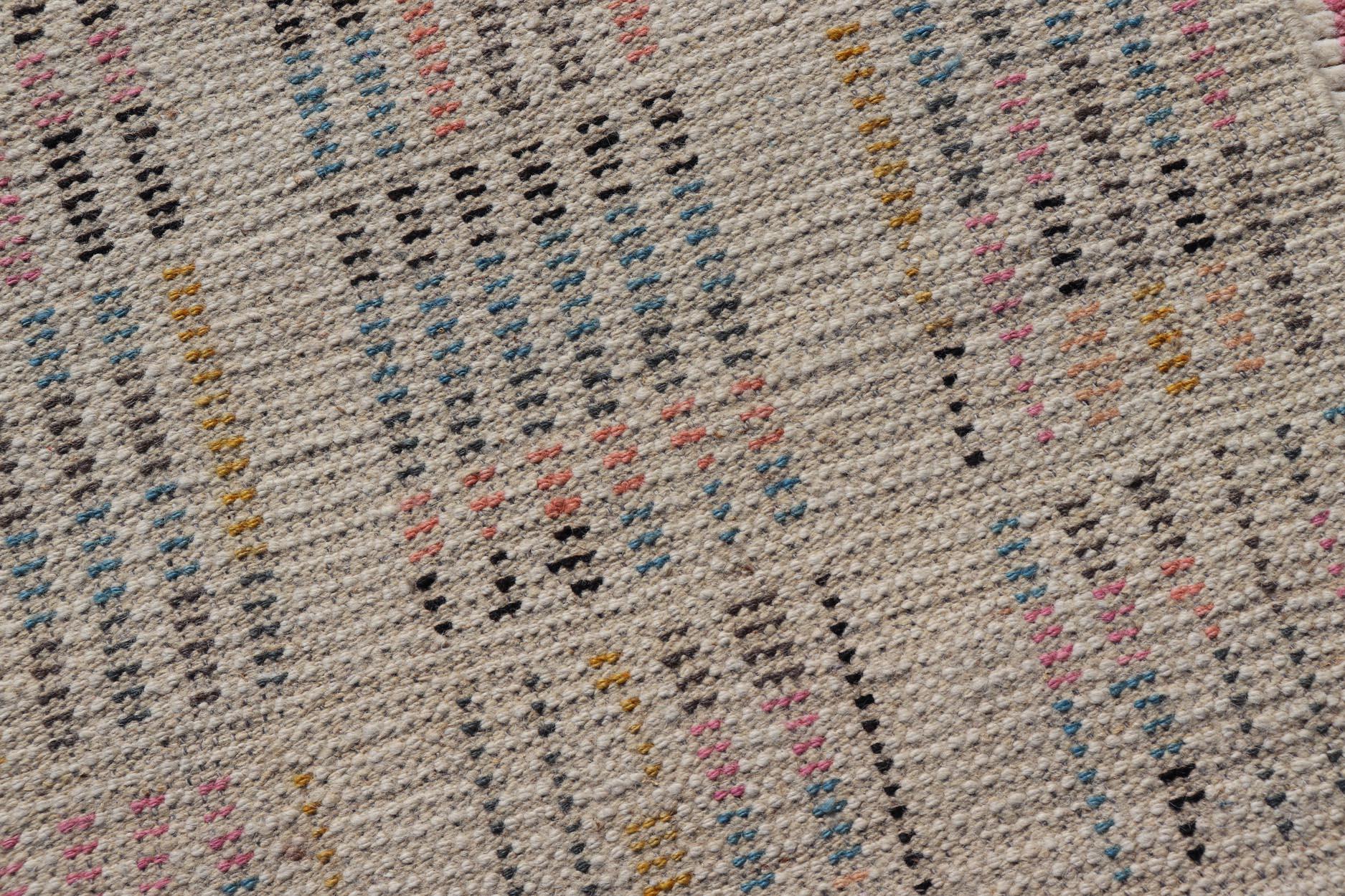 Moderner, ungewöhnlicher, handgeknüpfter, Piled-Läufer mit minimalistischem, modernem Design 2'6 x 12'4 cm im Angebot 4